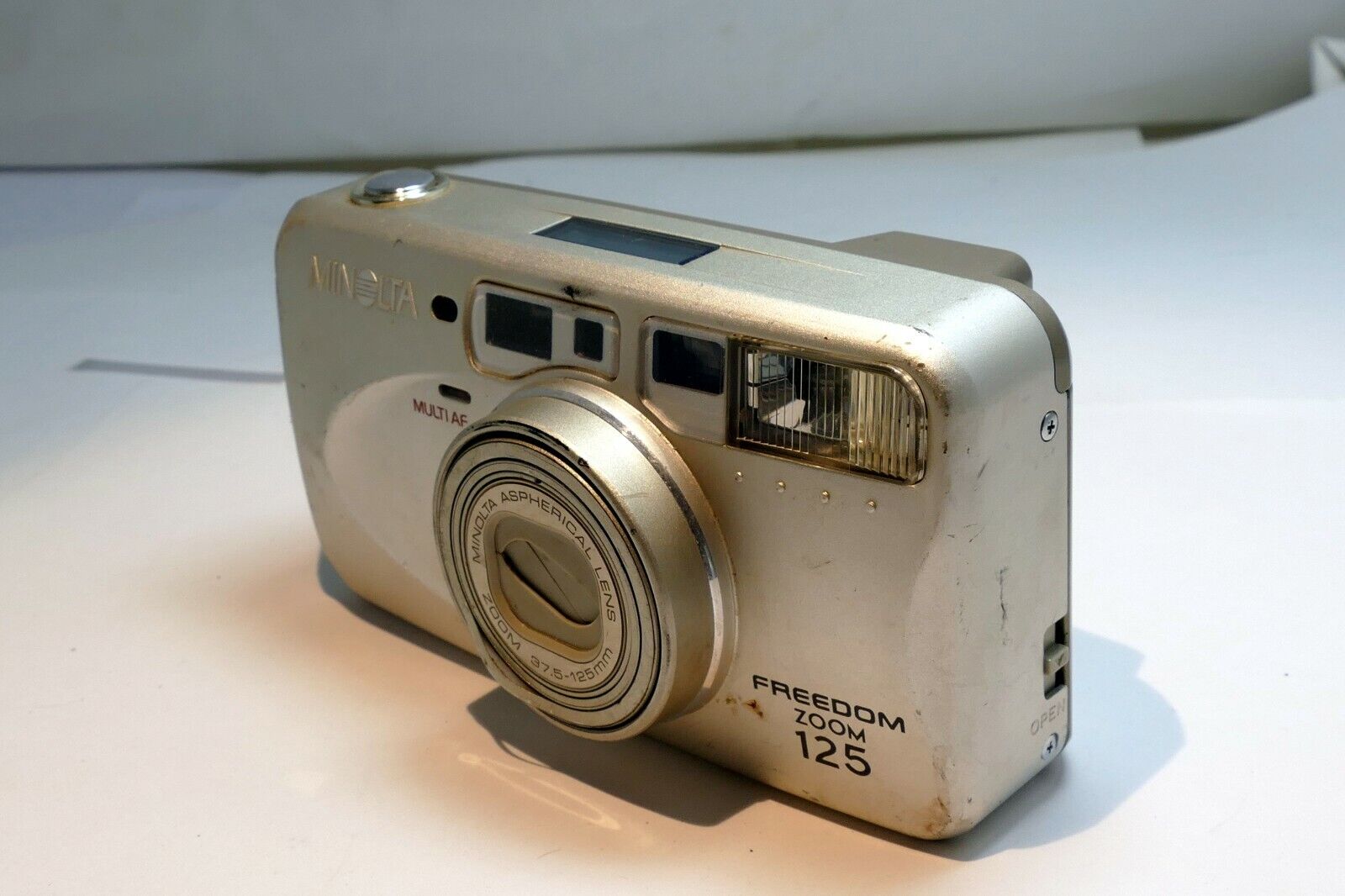 Minolta Freedom Zoom 125 QD 35mm Point & Shoot Film Camera AS found AS IS parts