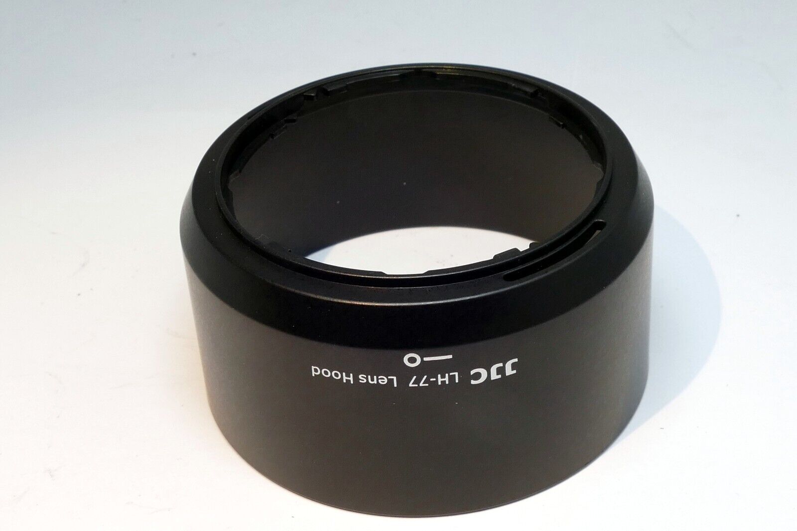 Replacement  HB-37 Lens Hood Shade for 55-200mm f4-5.6G VR (55mm rim) Nikon AF-s