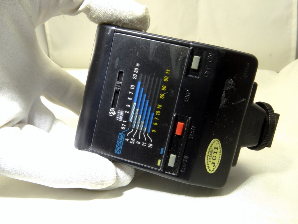 Minolta Maxxum 2800 AF Flash with wide angle adapter diffuser