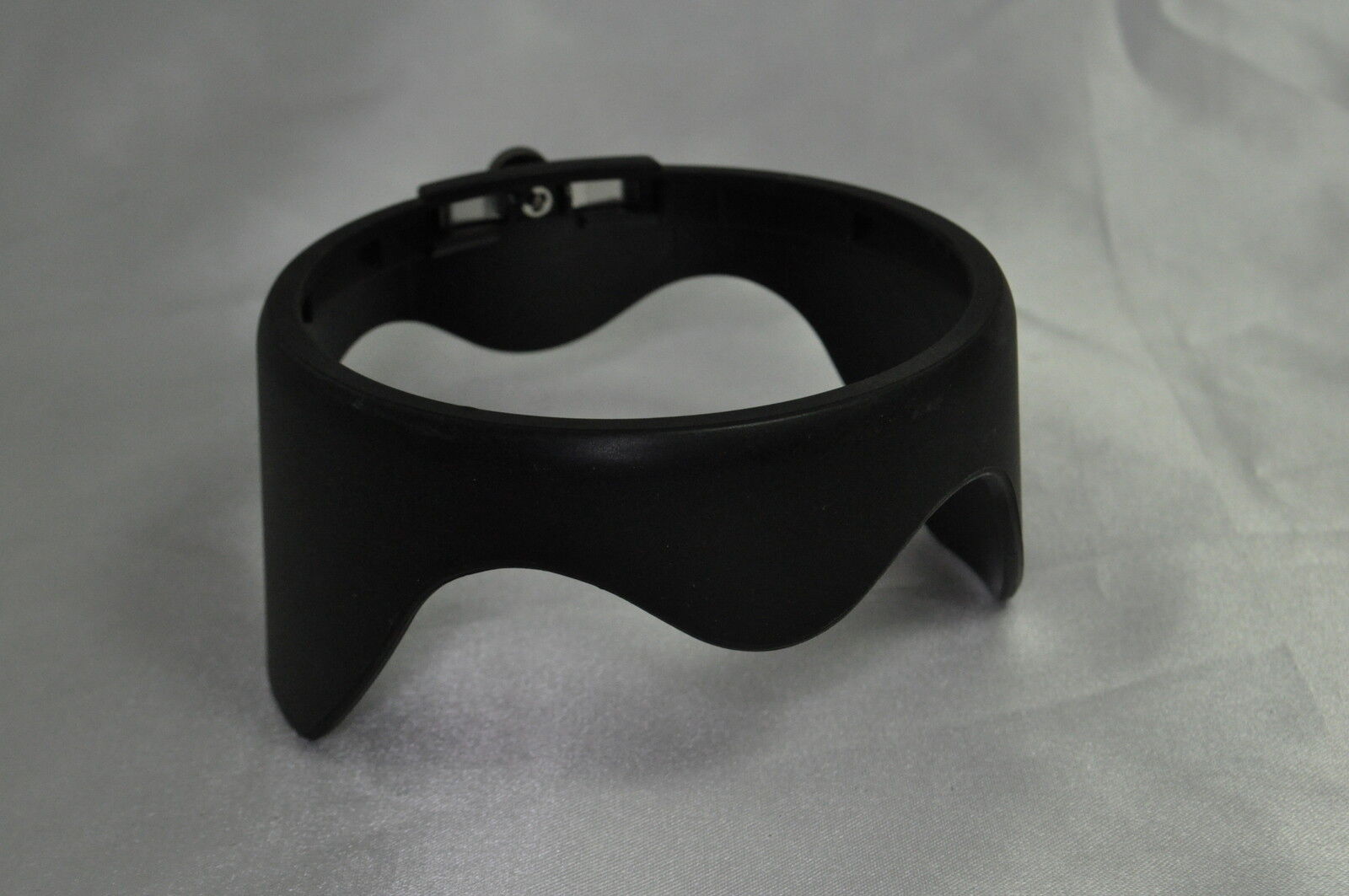 Plastic Lens Hood 76.5mm innner diameter (not sure what brand )