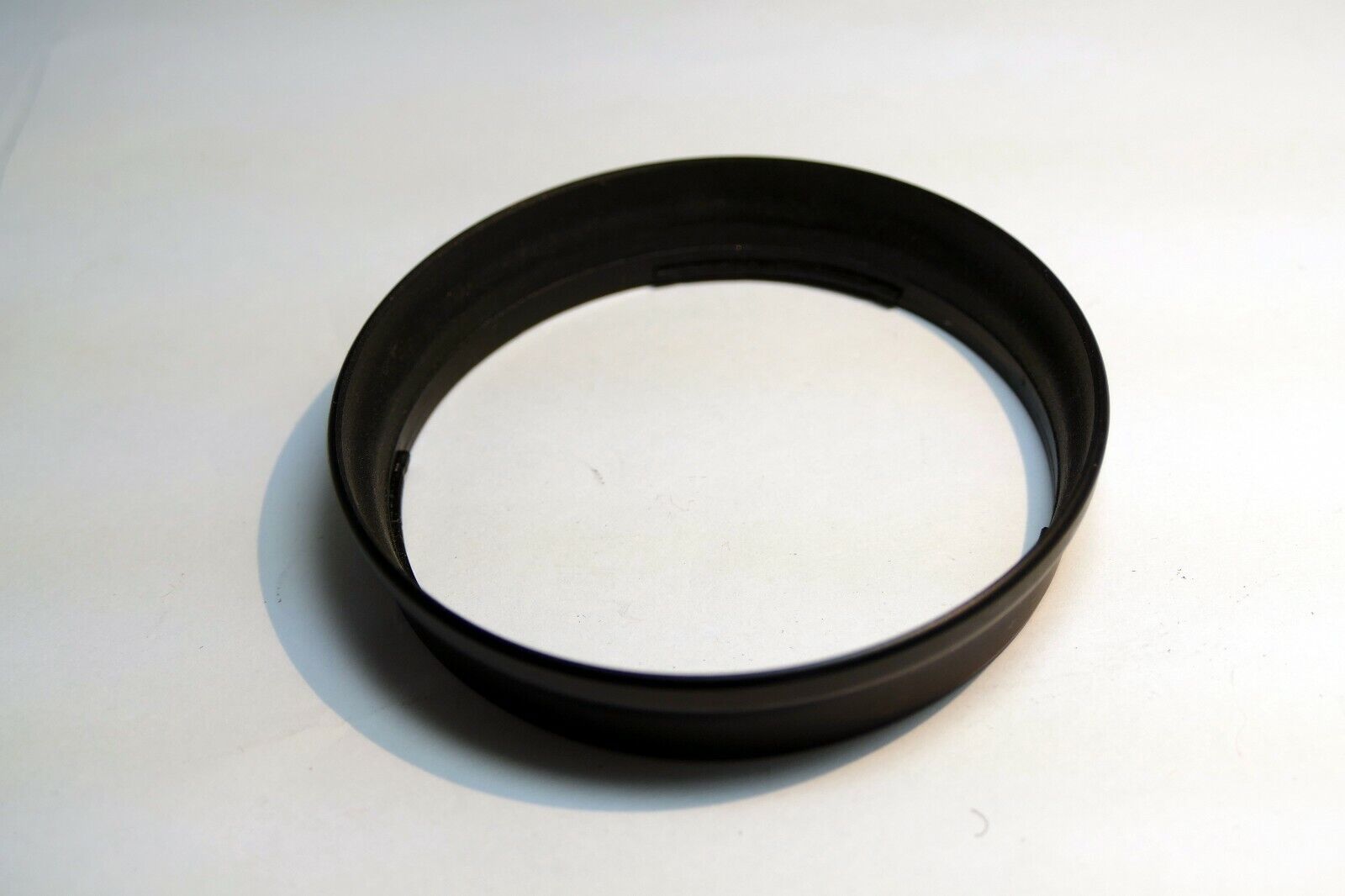 76.5mm ID plastic Lens Hood unknown brand  twist on type wide angle