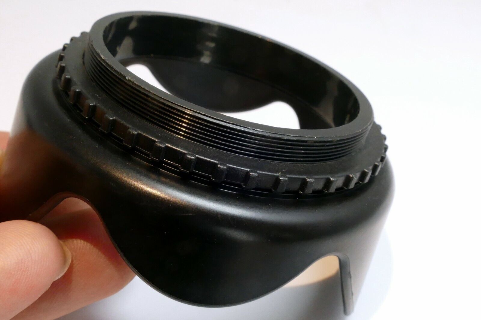 58mm Lens Hood Shade threaded plastic petal shaped  for 50mm 18-55mm