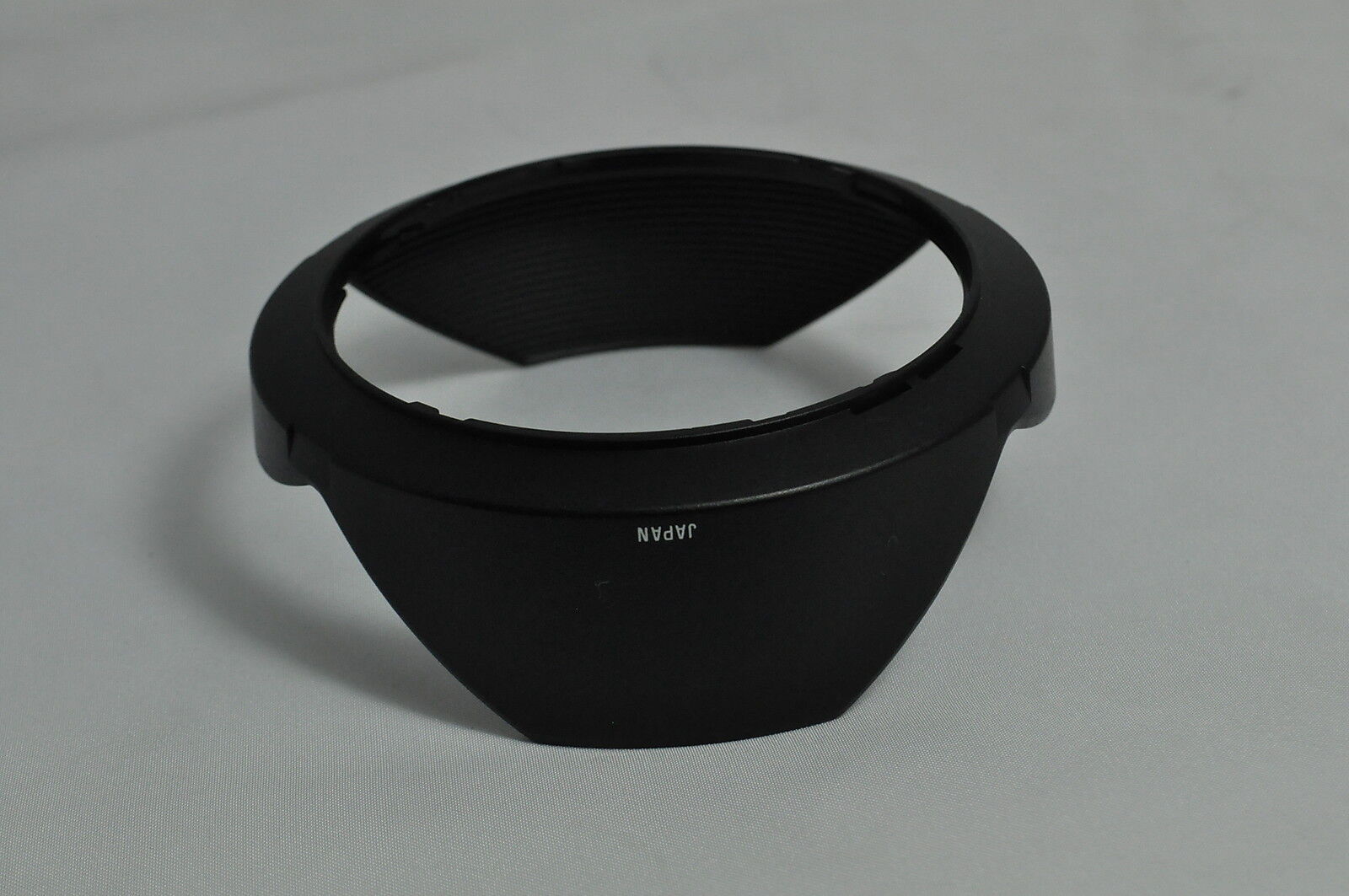 Promaster Wide Angle Lens Hood Shade Twist on type bayonet 81.5mm inner diameter