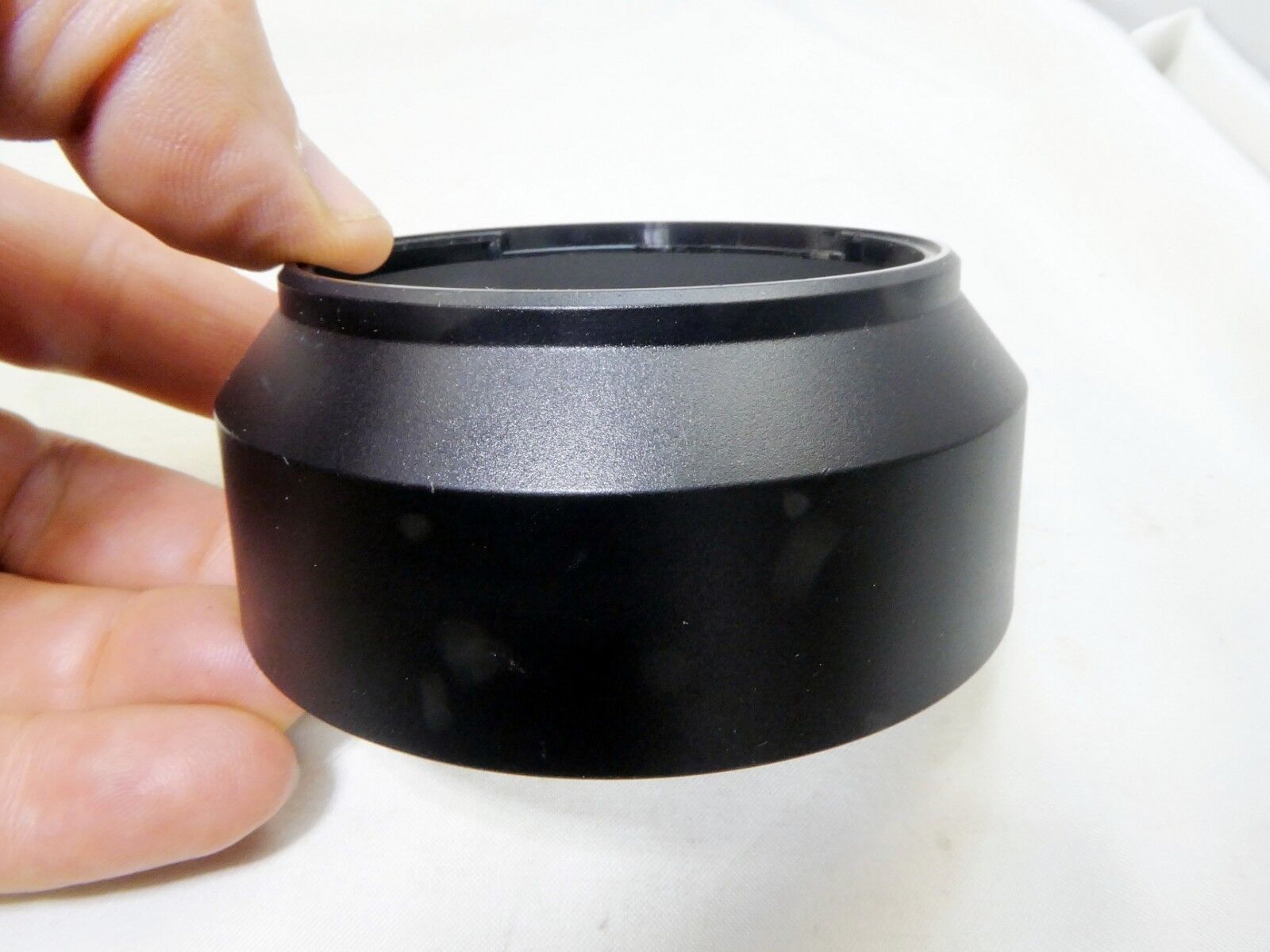 65mm ID  Plastic Lens Hood  twist on type (unknown brand)