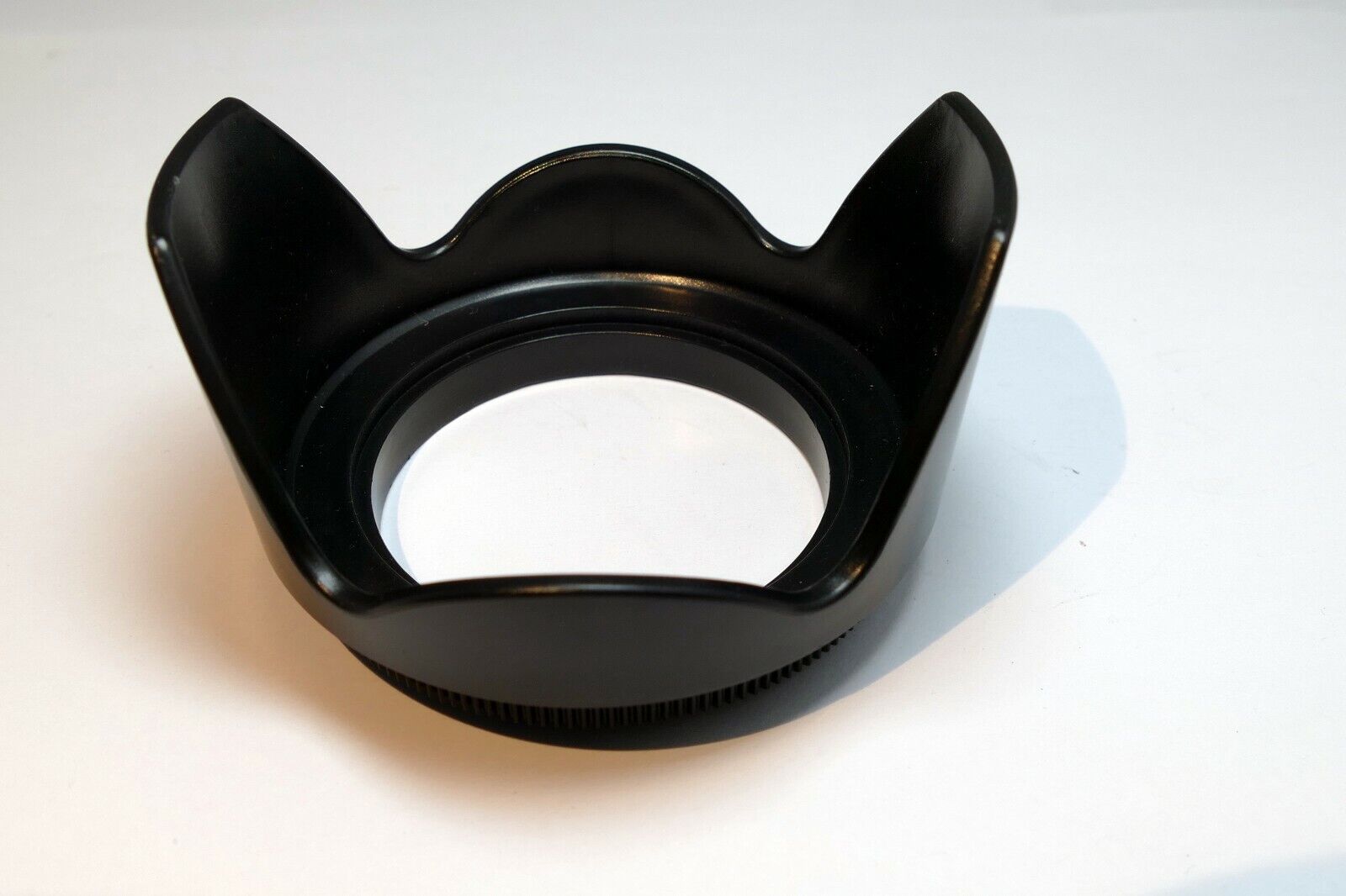 58mm Plastic Lens Hood Shade petal shaped for telephoto 18-200mm