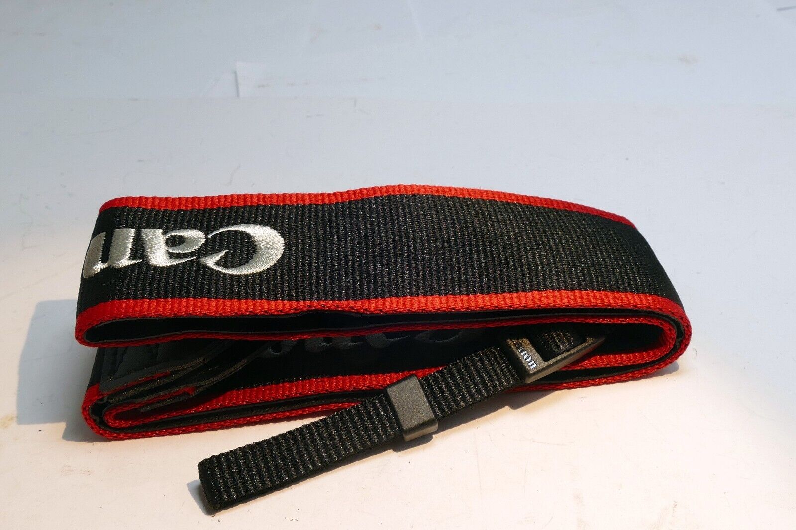 Canon EOS 80D SLR Digital Camera Neck Shoulder Strap -   MINT   -  Genuine OEM