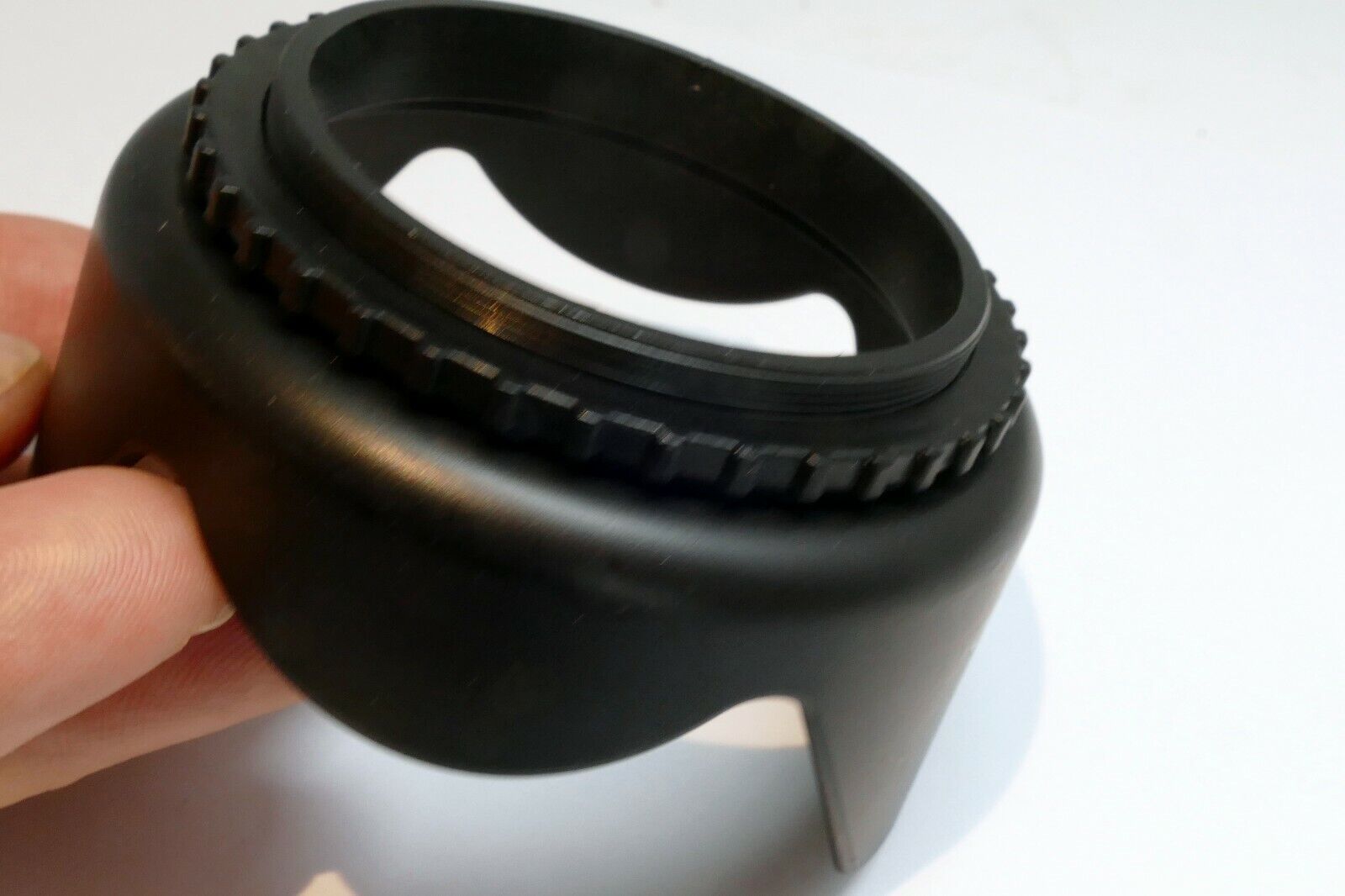 55mm Lens Hood Shade threaded plastic petal shaped  for 50mm f1.8 f1.4