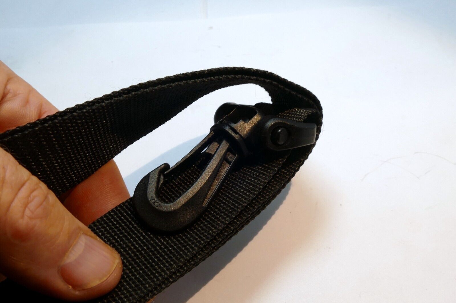 Nylon  3cm wide Shoulder Strap for camera  CASE with Plastic Swivel Hooks - new