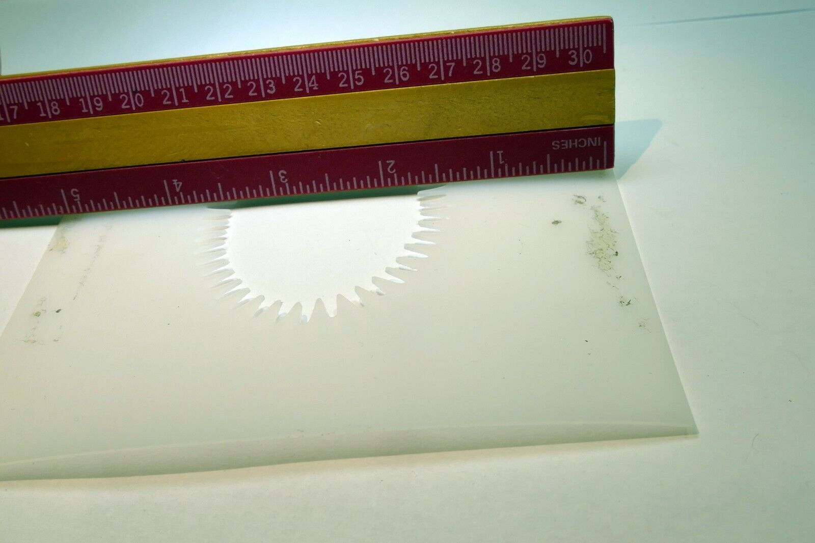 Lindahl Vignette White Mask 5X5" 2.5" Oval Portraiture white high key