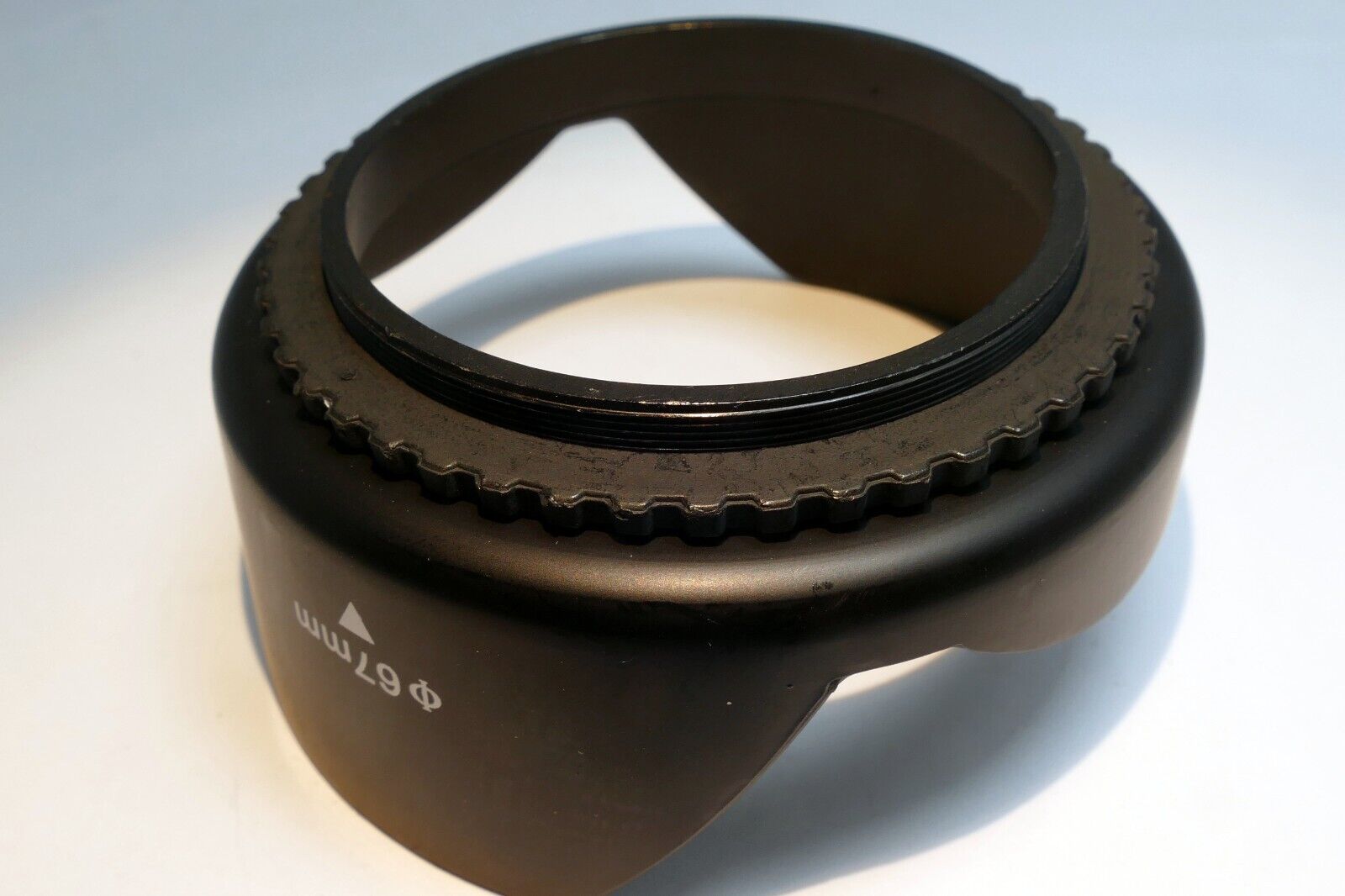 67mm Lens Hood  Shade threaded screw in plastic for 18-200mm