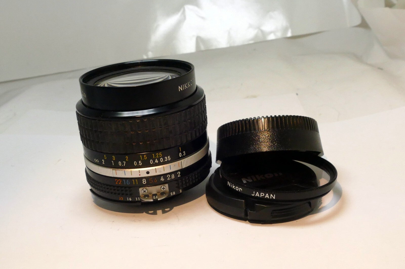 Nikon Ai-s AIS 24mm f2 wide angle prime manual focus lens f2.0 - Mint condition