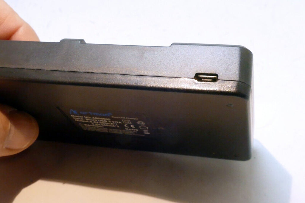 Firstpower dual USB Charger for battery LP-E6 - MISING USB CABLE (with issues)