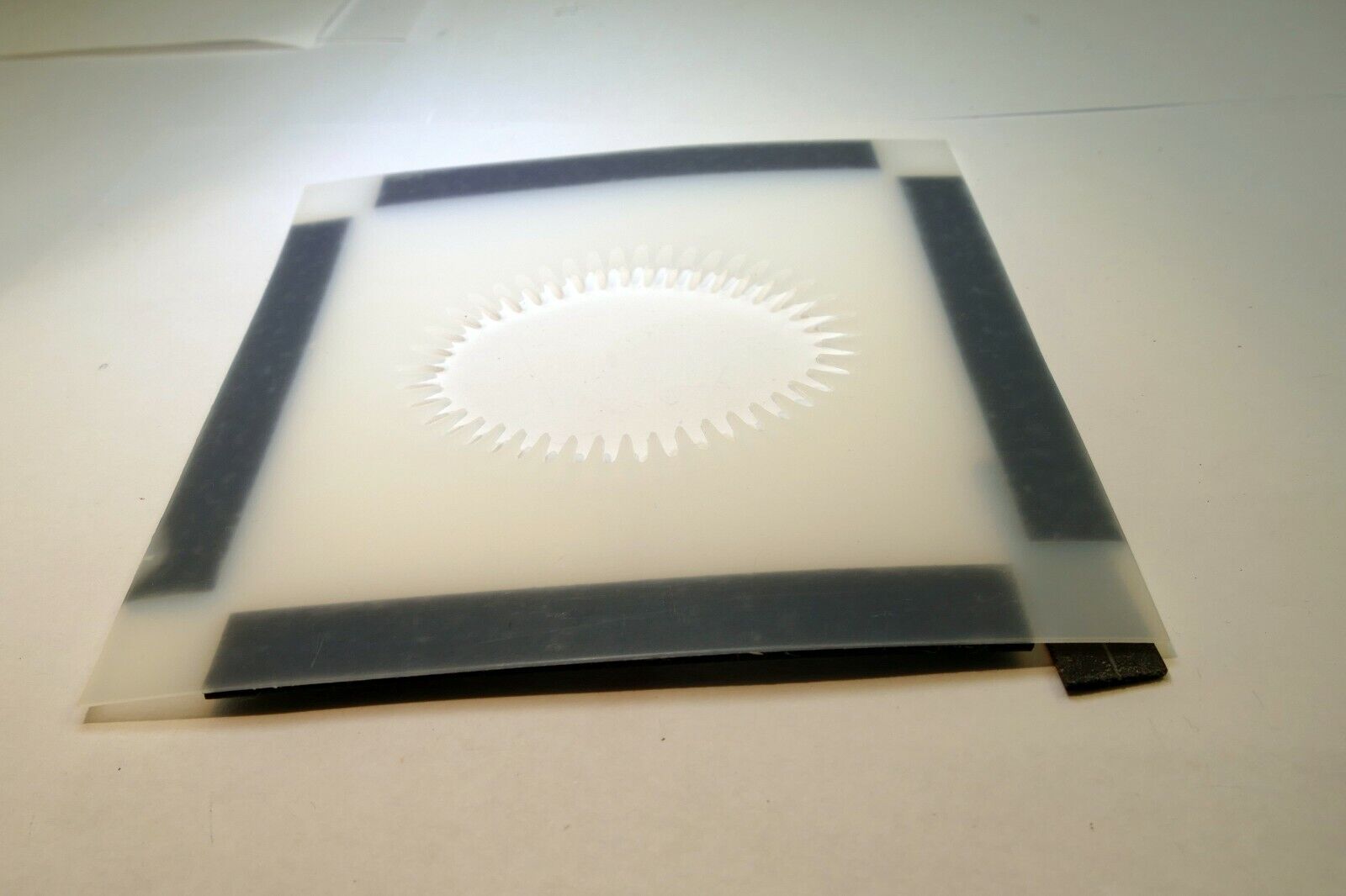 Lindahl Vignetter Mask 5X5" square bellows 2.5 Large Oval with magnetic frame