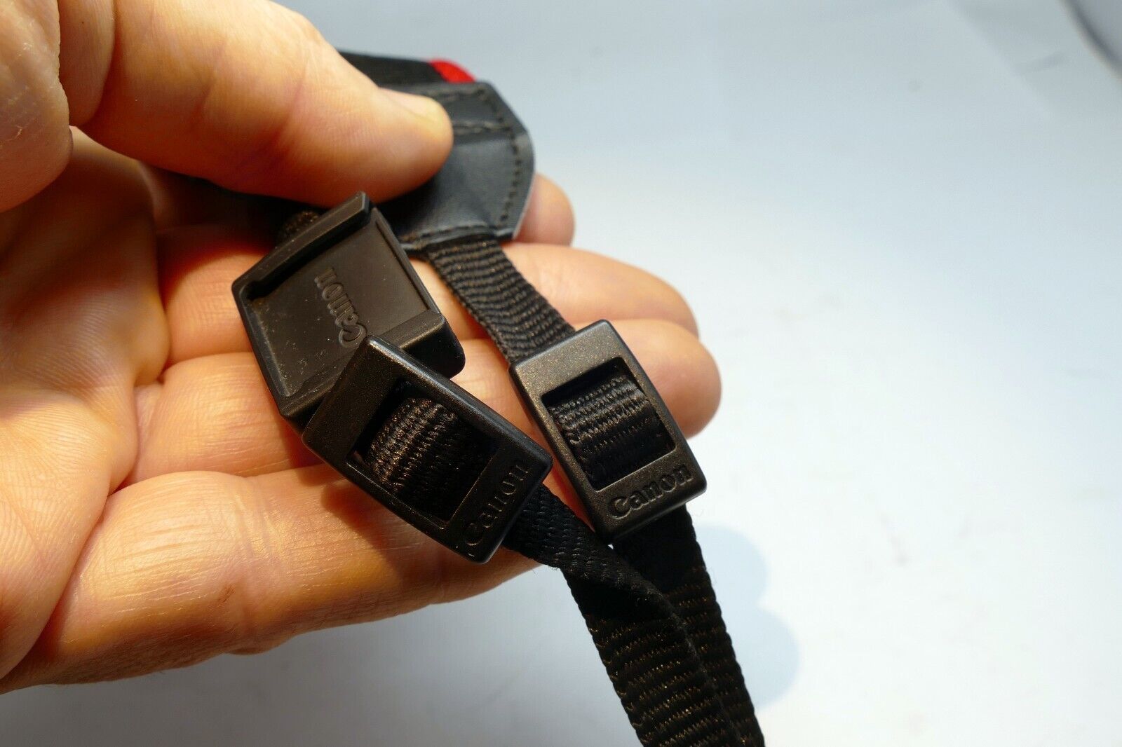 Canon EOS 80D Digital Camera Neck Shoulder Strap Black-Red - -  Genuine OEM