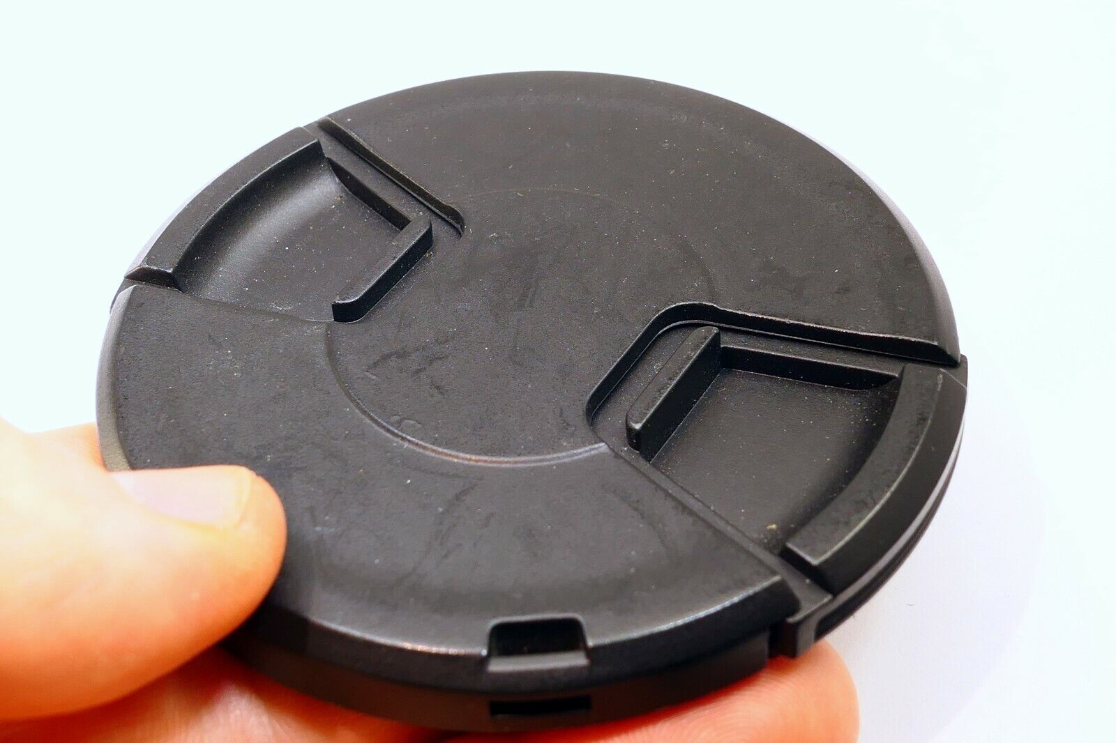 77mm Front Lens Cap             - CENTER PINCH       -