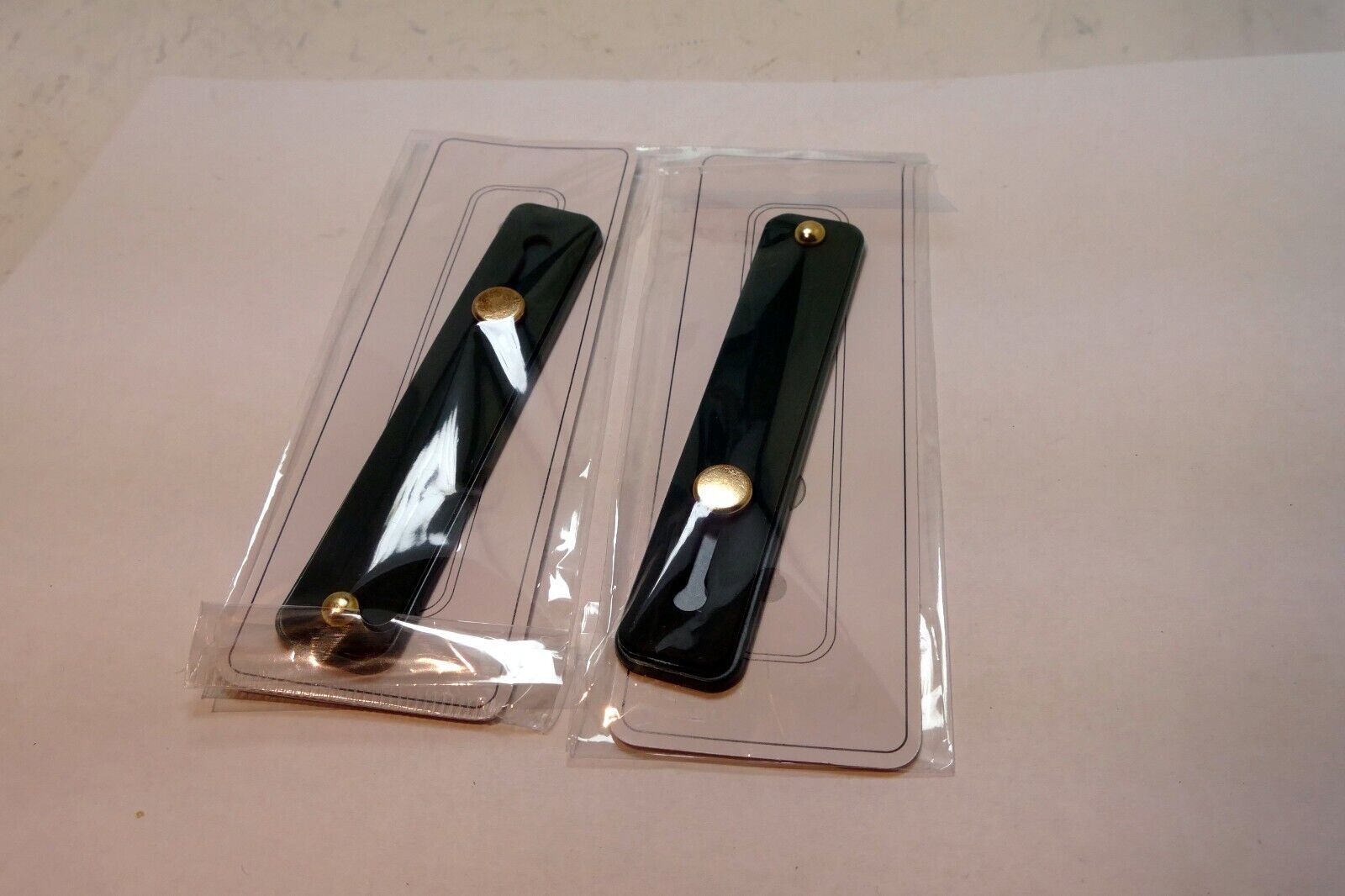 2 PCS Portable Telescopic Finger Strap Bracket for cell or camera - green