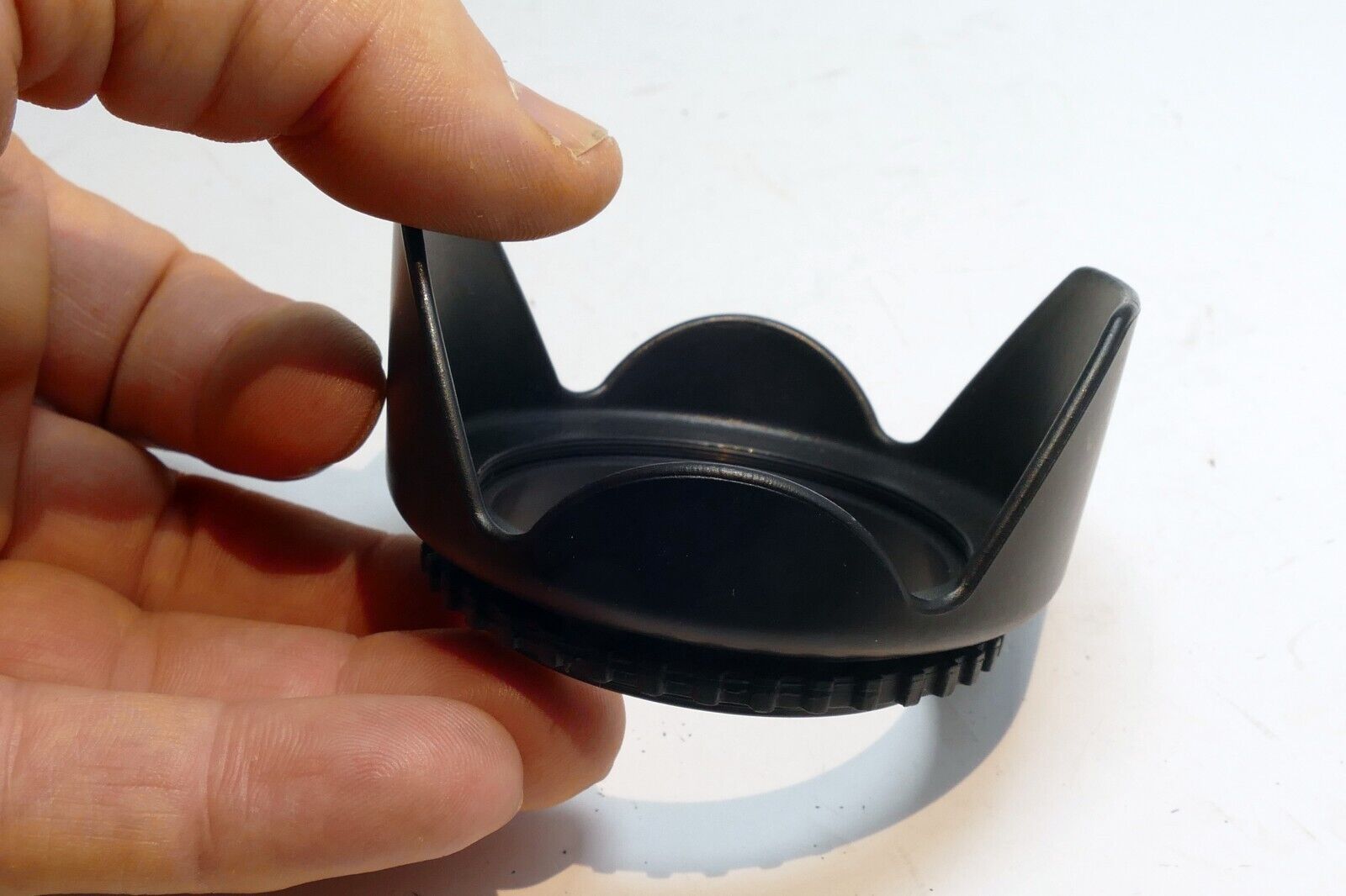 52mm Flower/ Tulip Petal Threaded Lens Hood Shade for 50mm f1.4