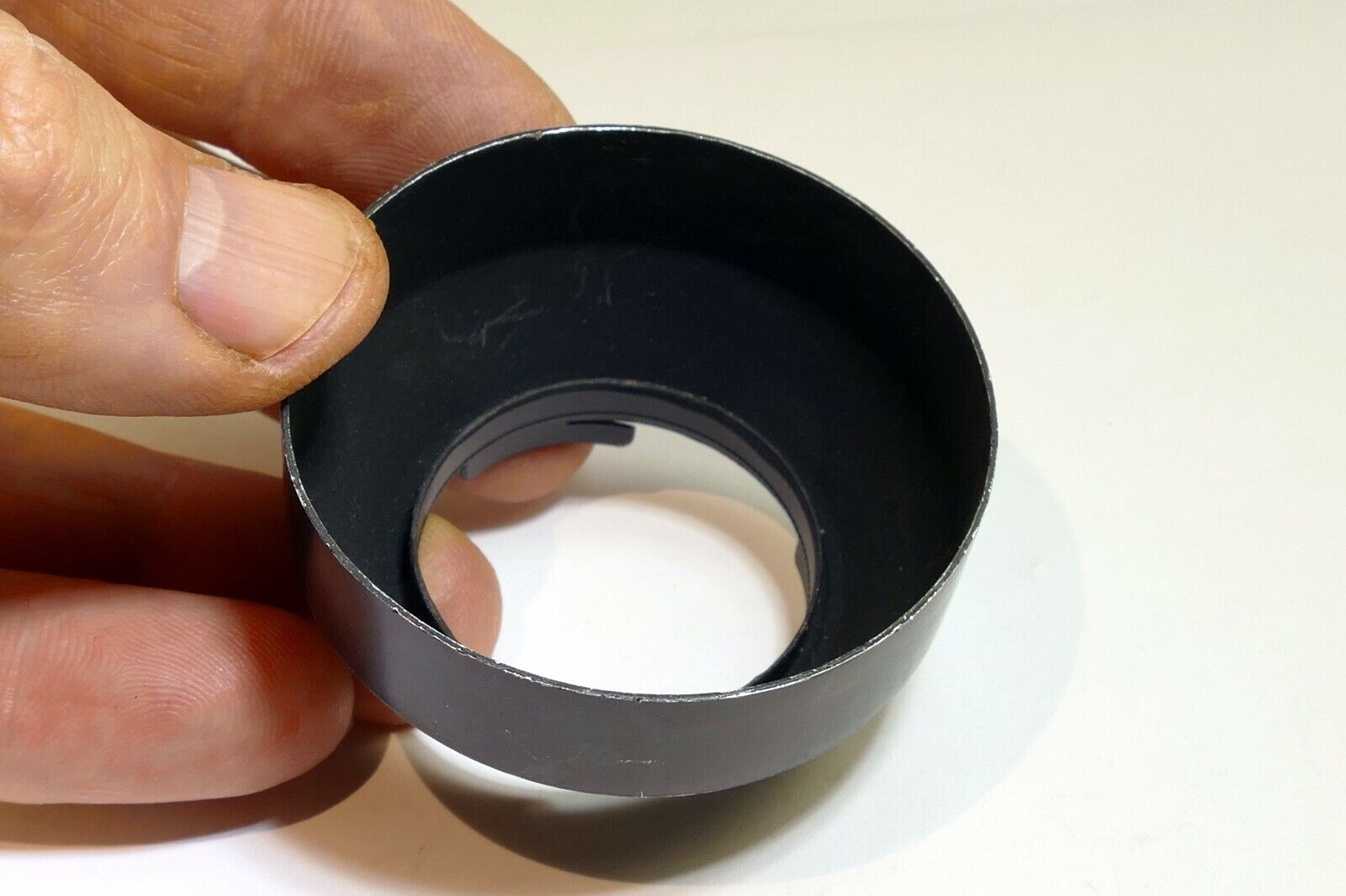 32-33mm series 5 V Metal Lens Hood Shade twist on type Black