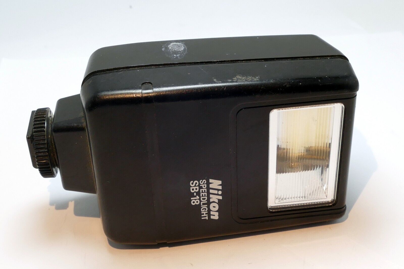 Nikon SB-18 Flash speedlight with damaged shoe - still works