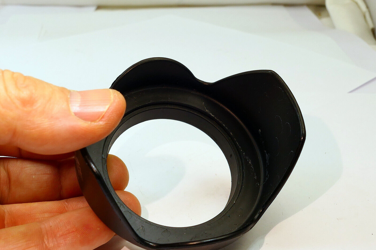 58mm Lens Hood Shade screw in plastic petal flower shaped missing retaining ring