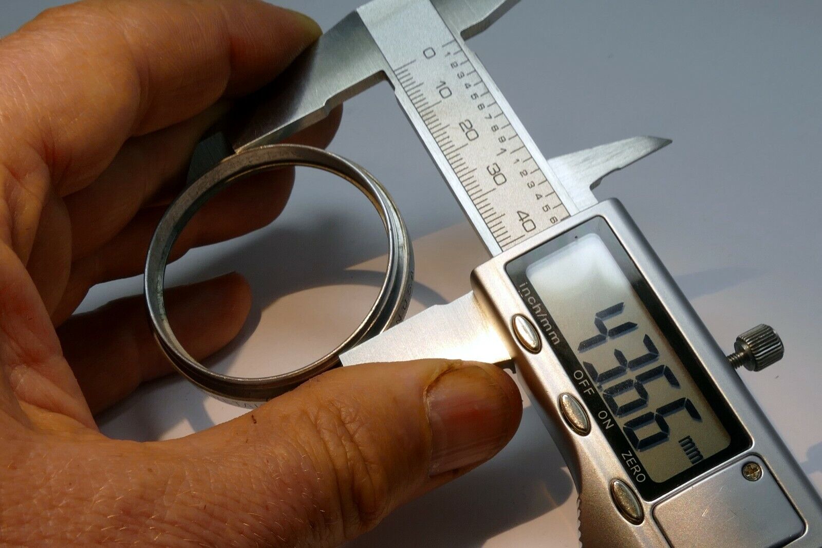 Tiffen 44mm Metal Lens Hood Shade screw in type for series 6 VI  Wide angle