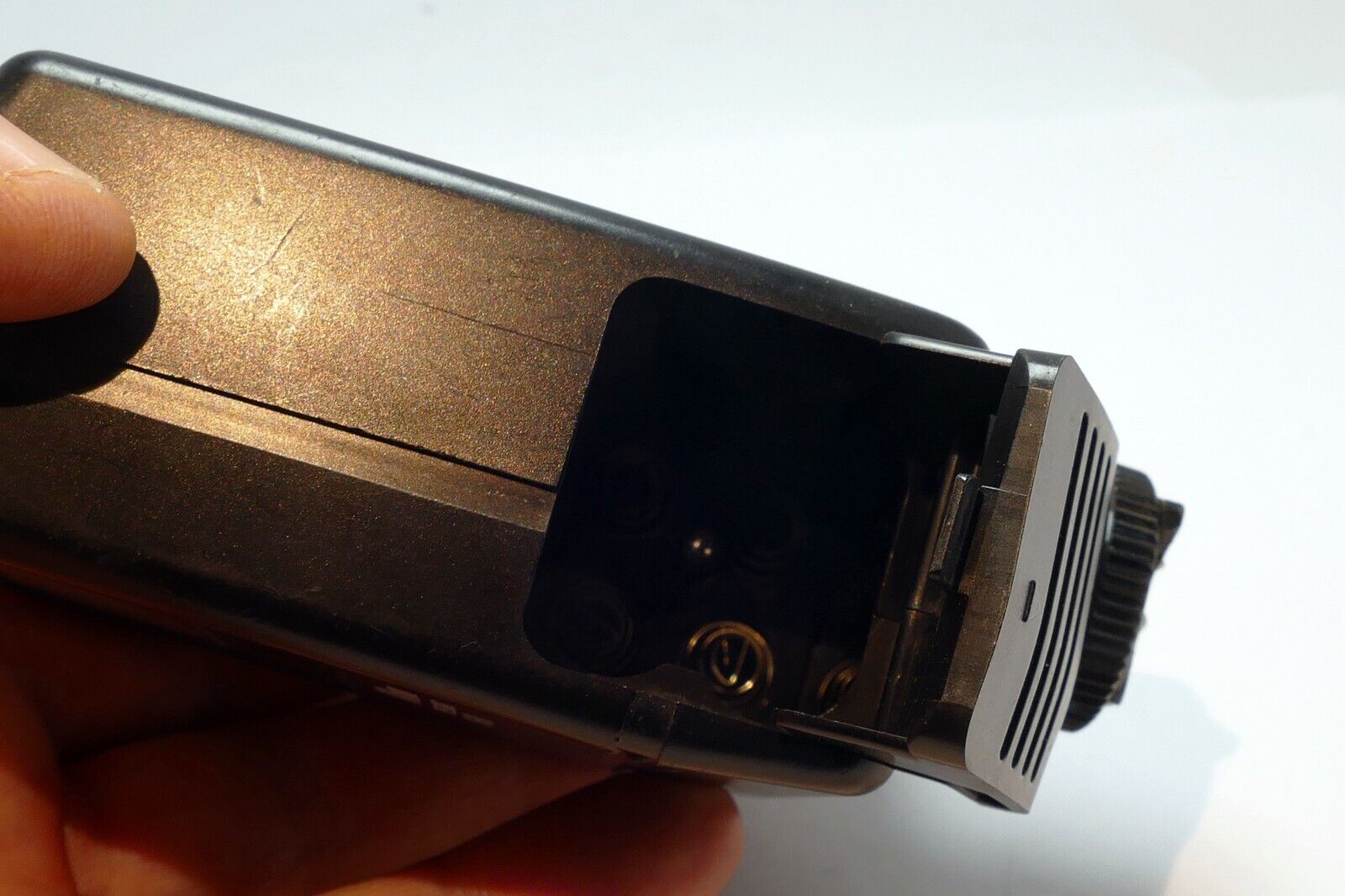 Nikon SB-18 Flash speedlight with damaged shoe - still works