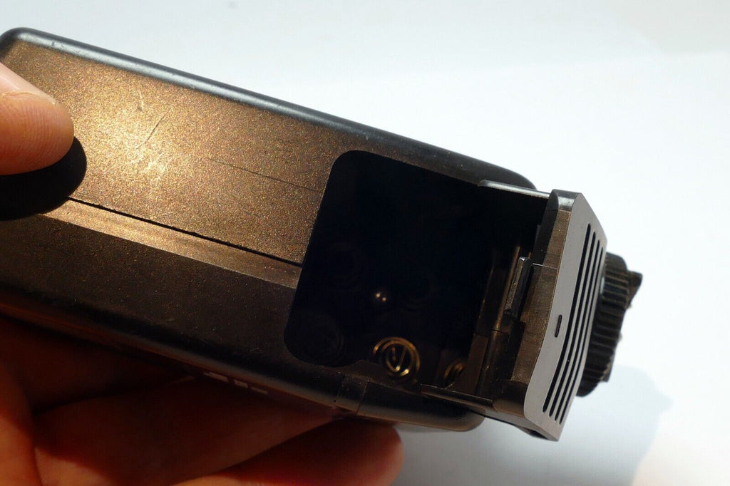 Nikon SB-18 Flash speedlight with damaged shoe - still works