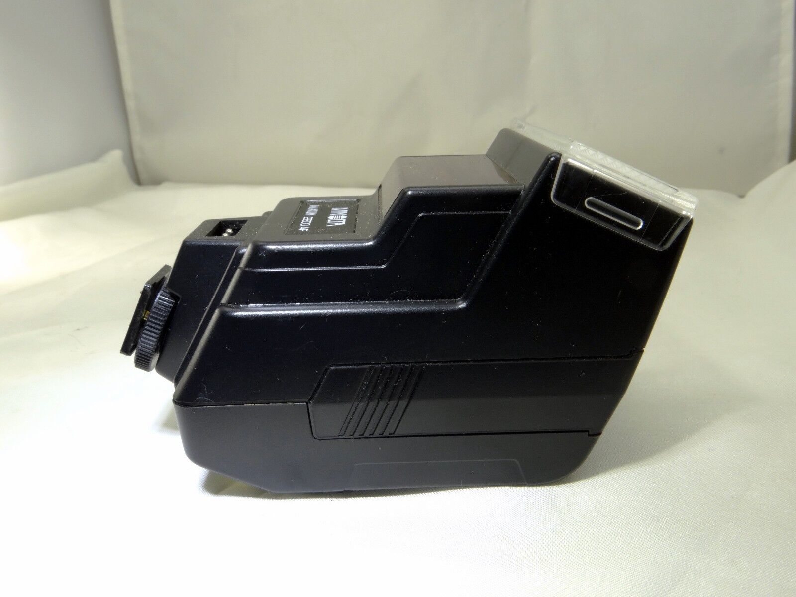 Minolta Maxxum 2800 AF Flash with wide angle adapter diffuser