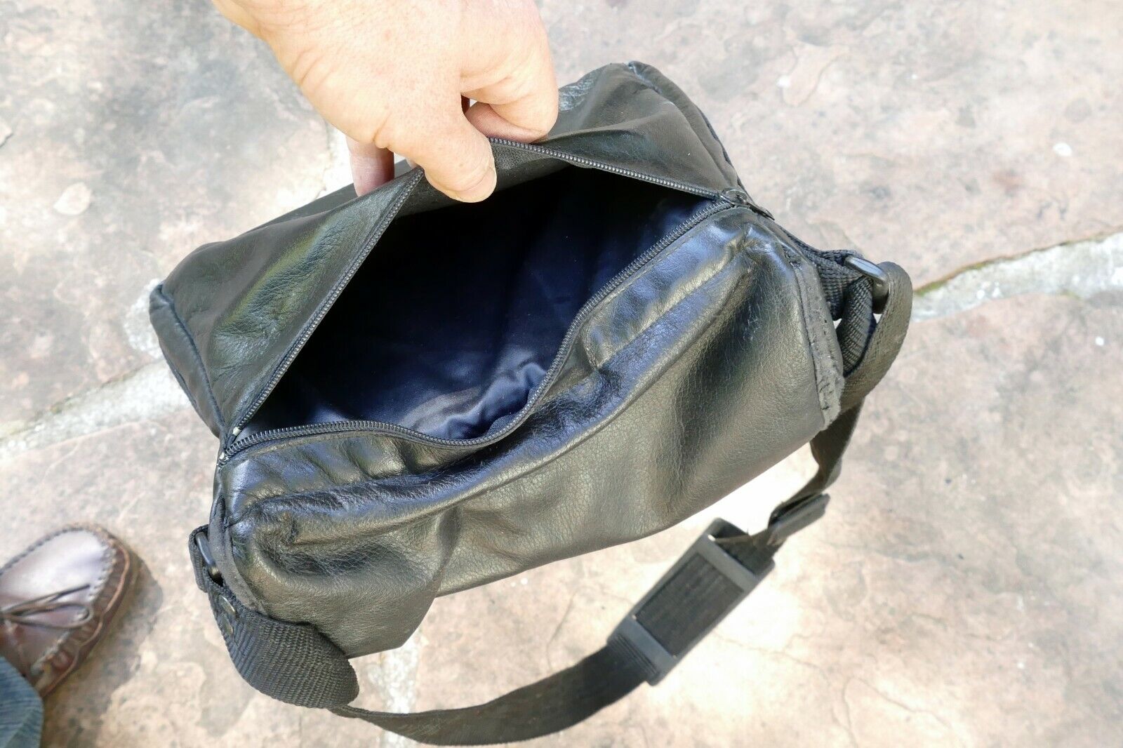 Haso Case Camera messenger bag 11X7X4" with shoulder strap rabbit