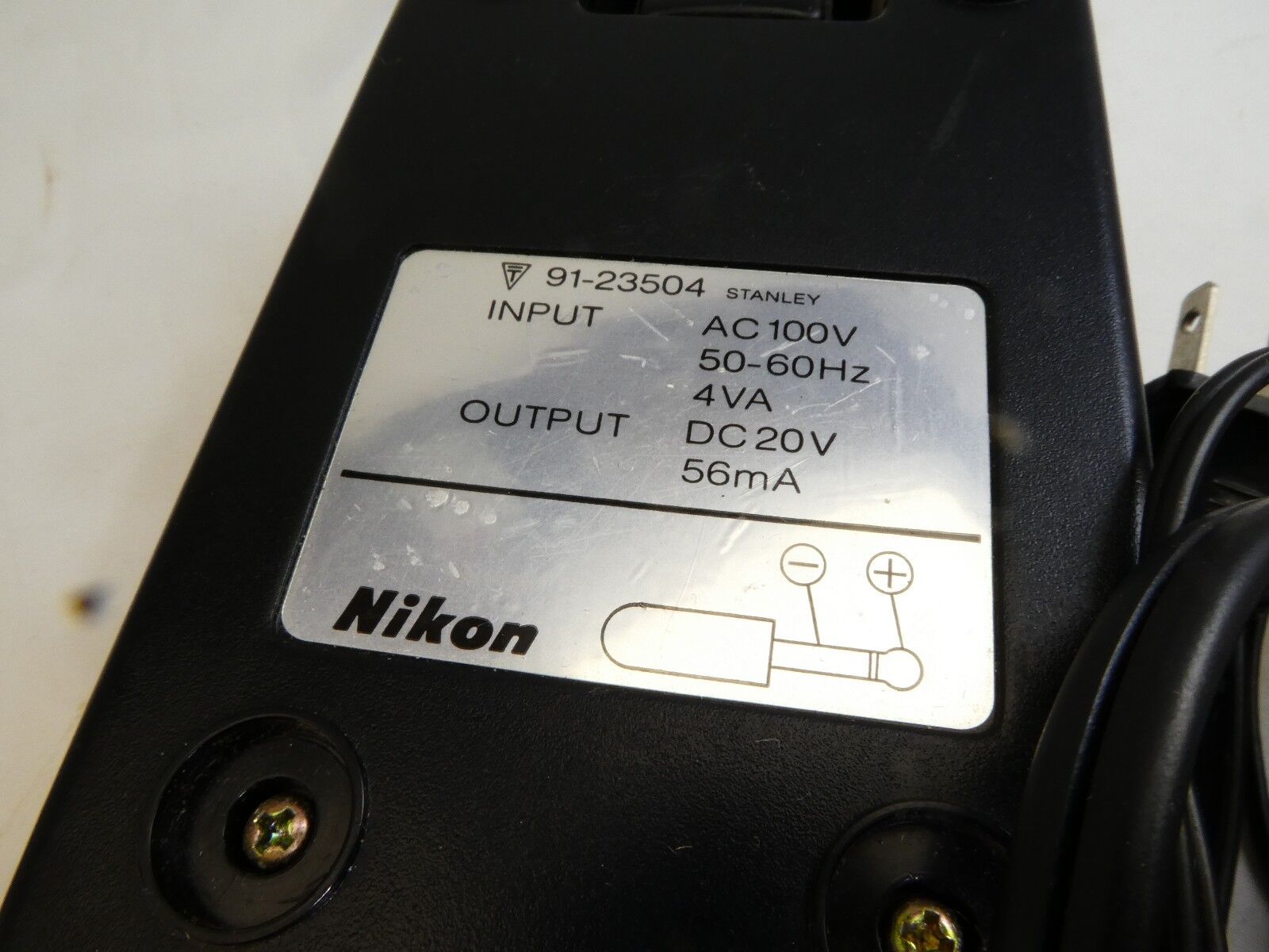 Nikon MH-2 Quick Charger Ac115/220-240V 50/60HZ 10W – DC20V with US wall cable