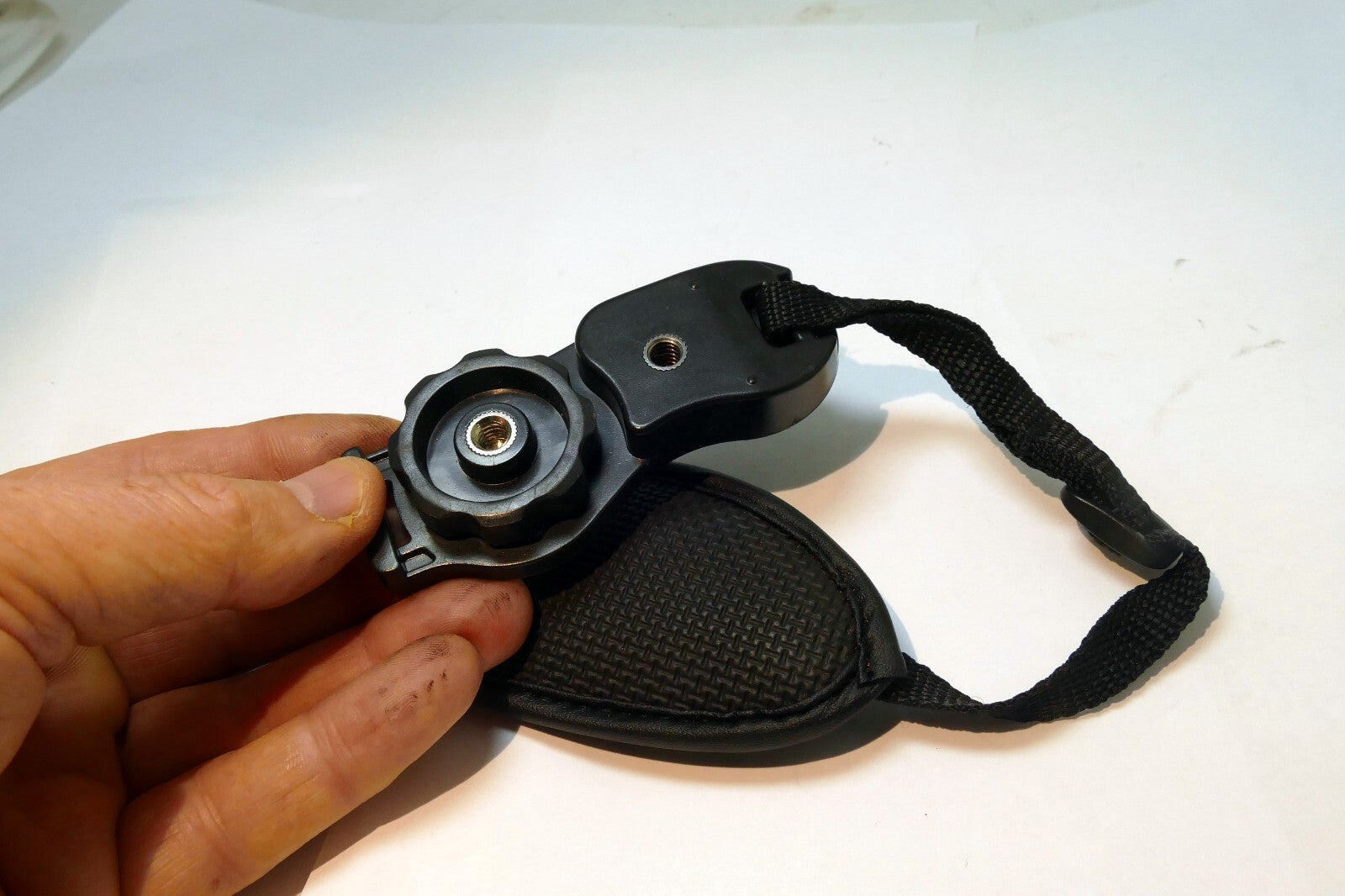 Camera Wrist strap grip with tripod 1/4" screw (missing one buckle)