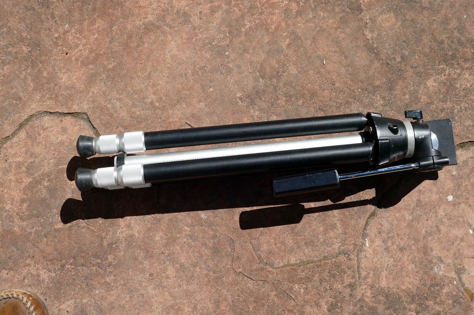Sony VCT-20A Elevator Tripod with Pan/Tilt Head 19.5"- 54" genuine OEM vintage