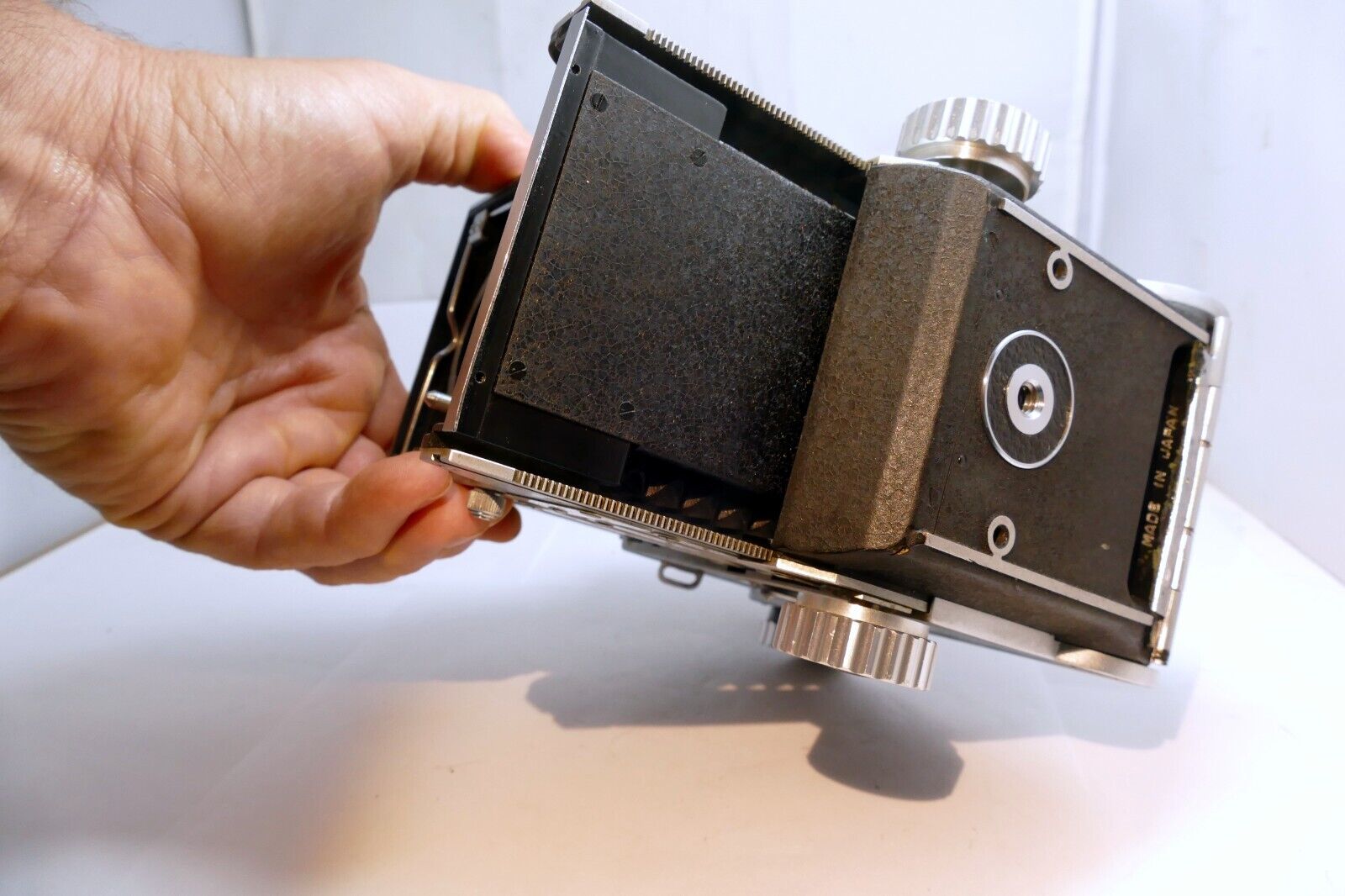 MAMIYA Mamiyaflex Professional TLR Film Camera Body - missing film back plate