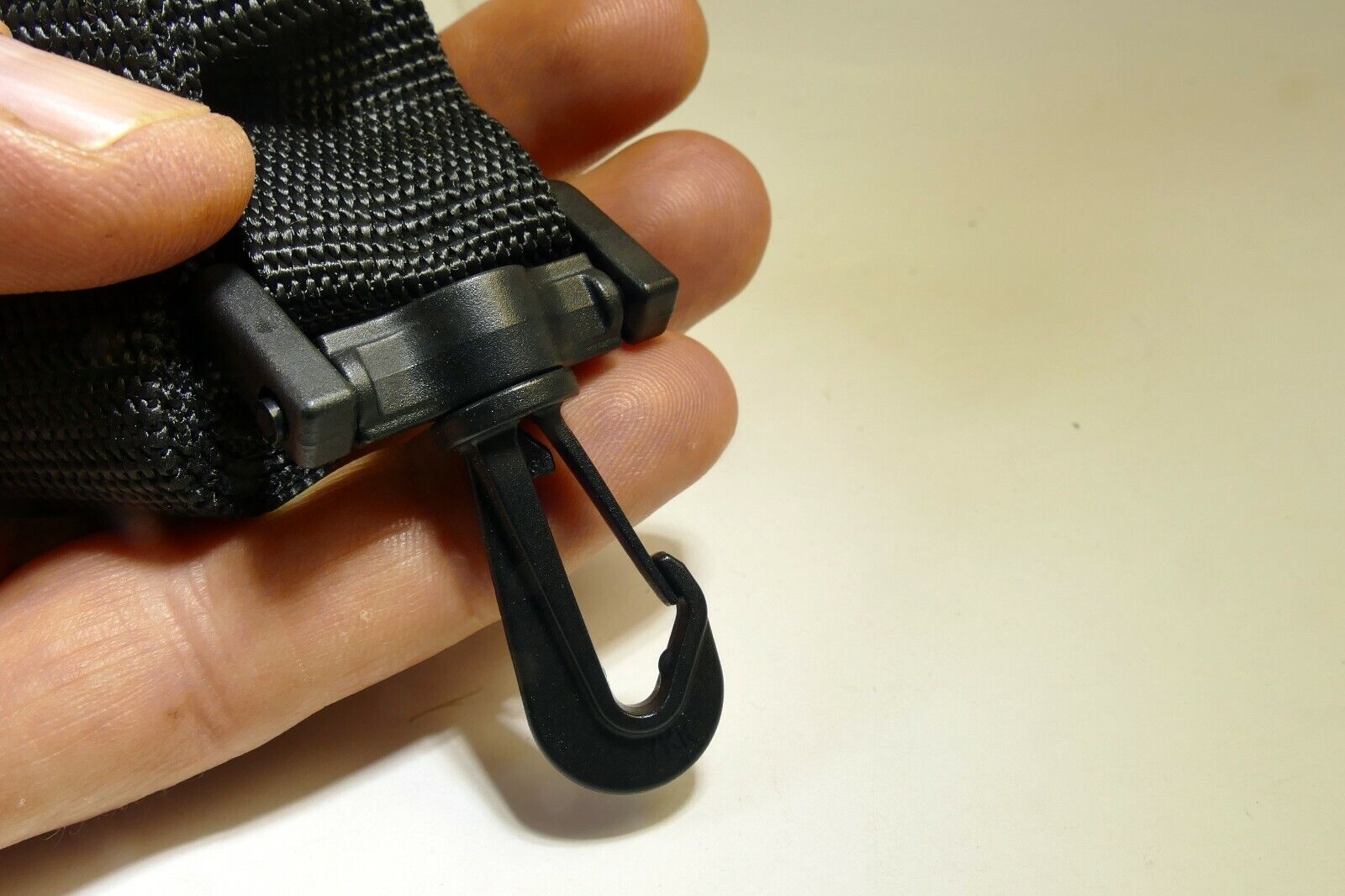 2.5cm wide neck shoulder strap for camera case with plastic swivel clip