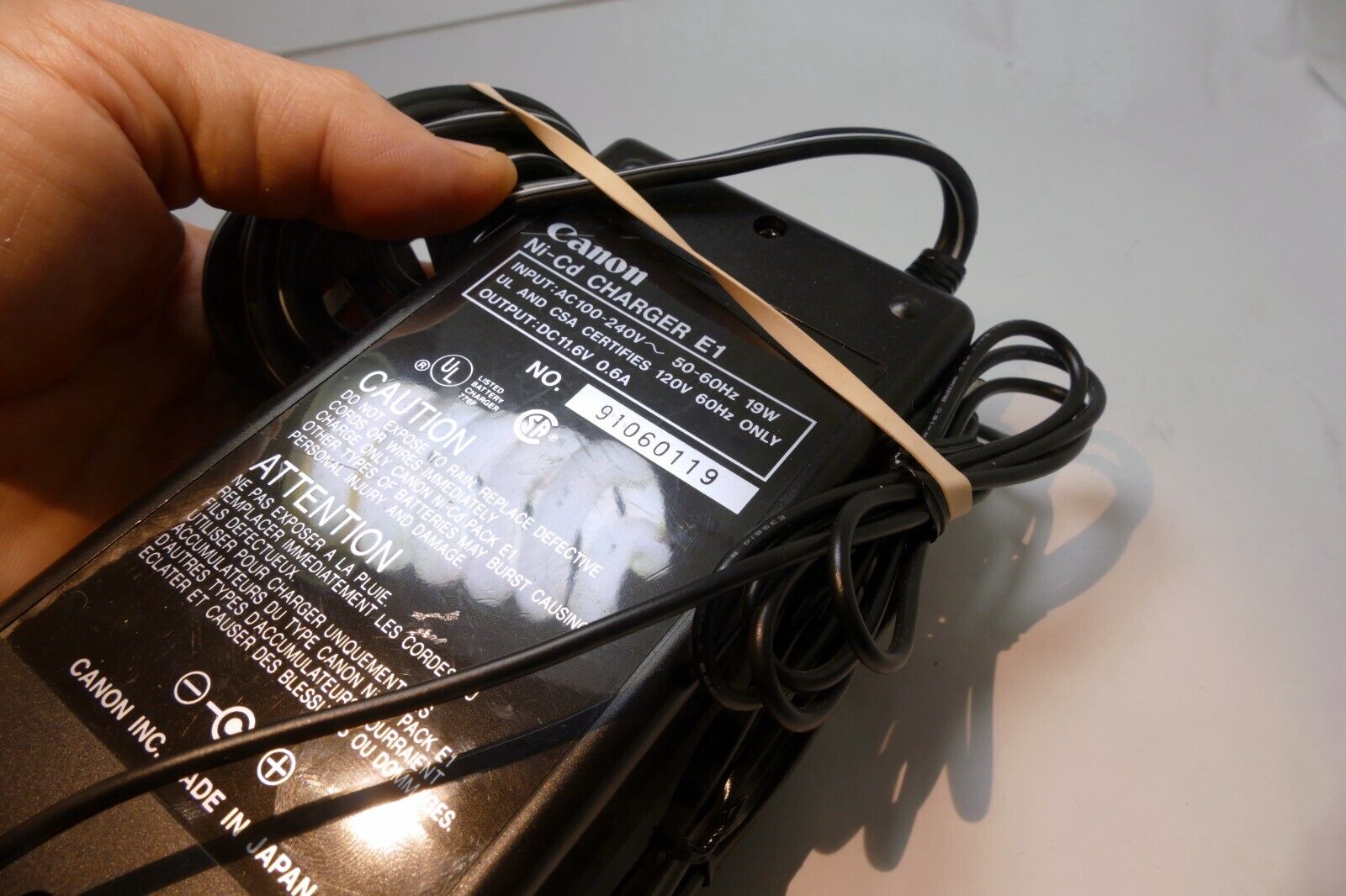 Canon Ni-Cd battery Charger E1   Genuine  OEM vintage