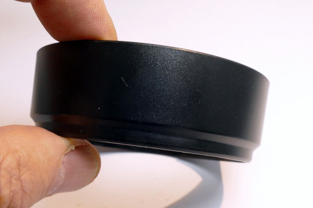 61mm Plastic Lens Hood Shade  twist on type