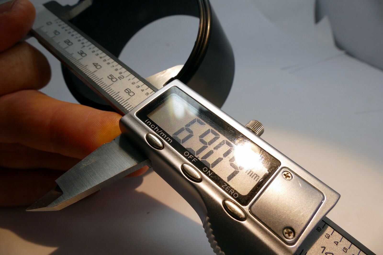 69.5mm ID Petal Shaped Plastic Lens Hood  Telephoto 70-300mm