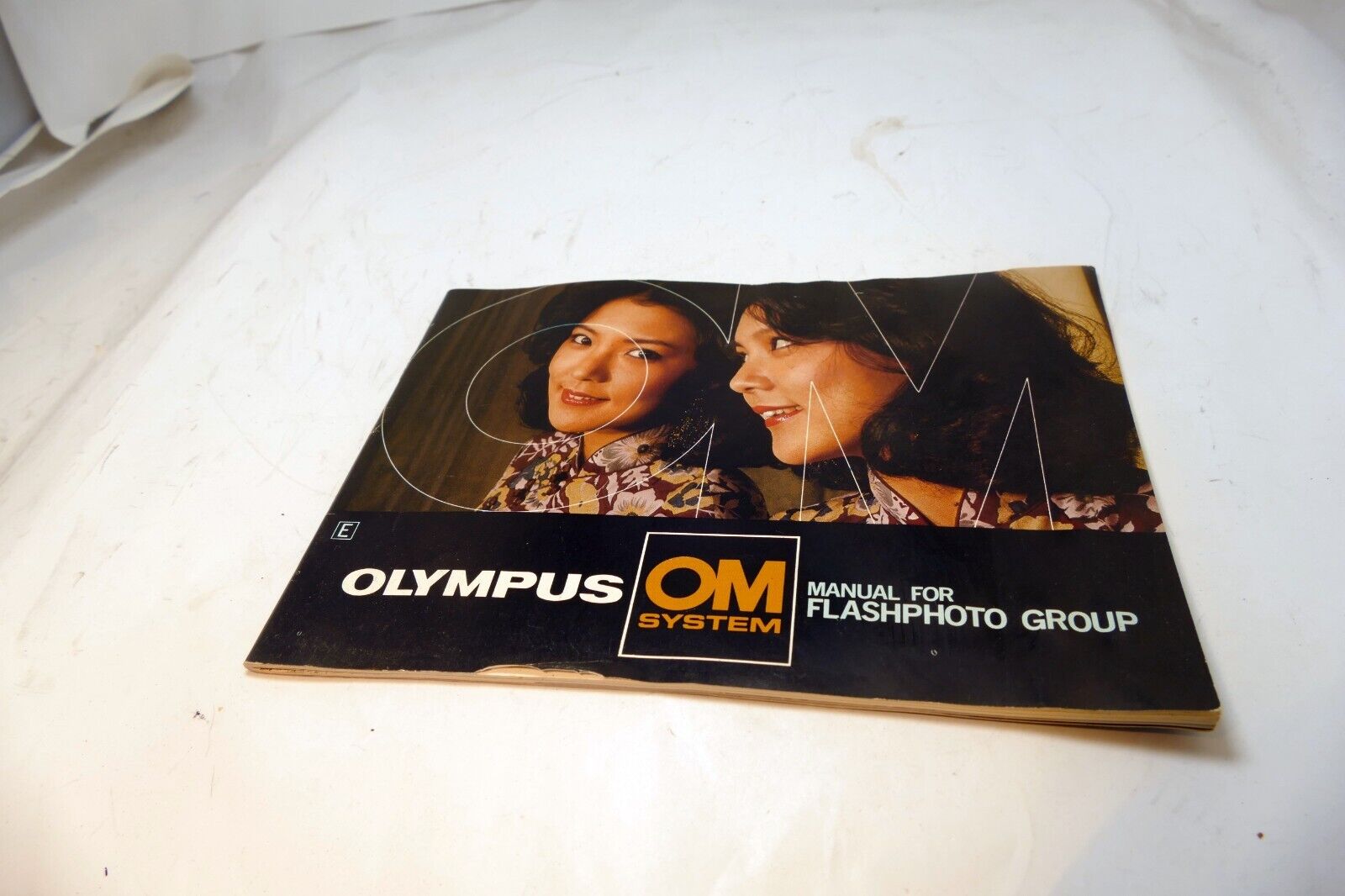 Olympus OM System  Brochure Guide for OM Flash Photo group T32 T20