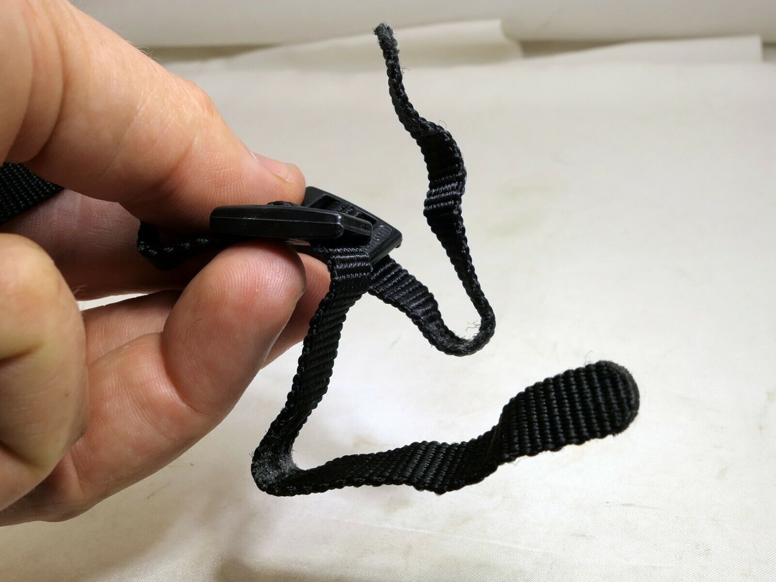 Canon EOS SLR Digital Camera Neck Shoulder Strap Genuine OEM  Black- White