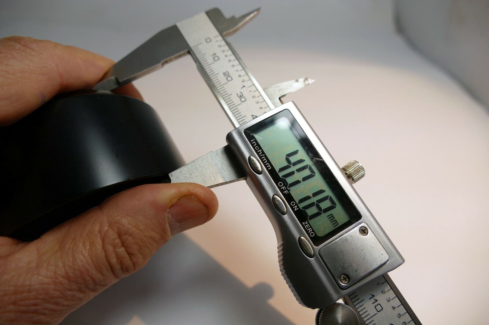 65mm ID plastic Lens Hood unknown brand  twist on type for telephoto