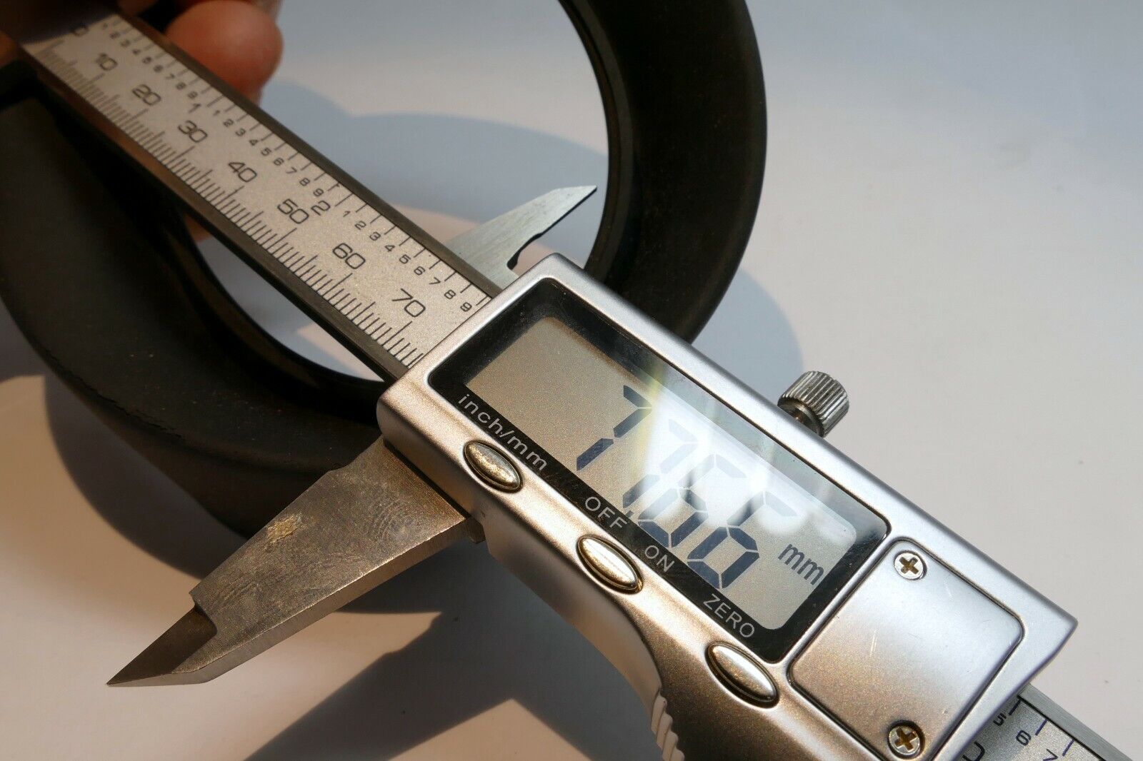 Rubber only for 72mm Lens Hood Shade (missing ring)