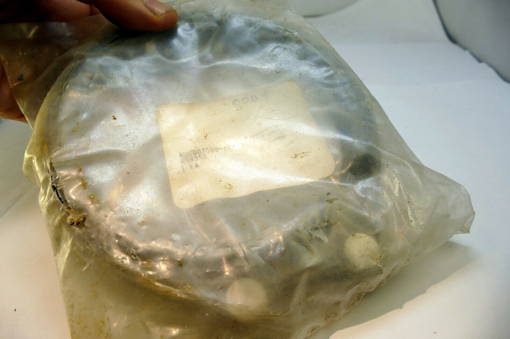 NH1007588-10 R99952-T 0004 clamp EXHAUST