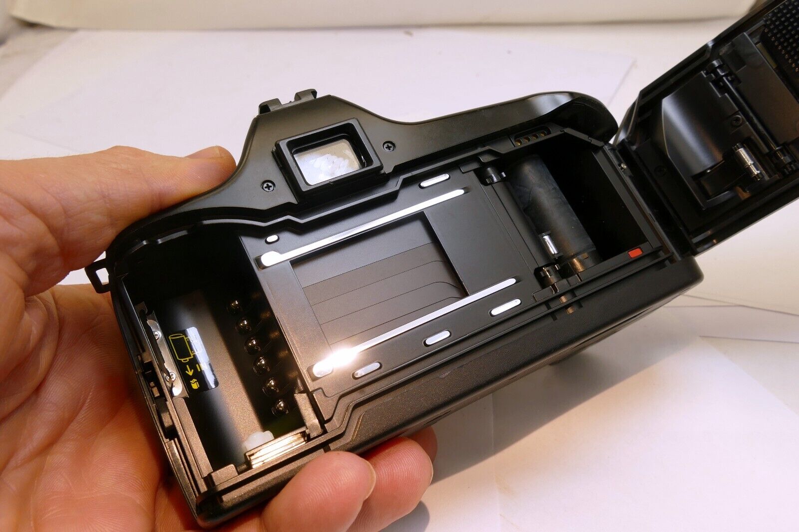 Minolta 3000i 35mm SLR Camera Black (Body Only) - AS IS AS Found Parts or Repair