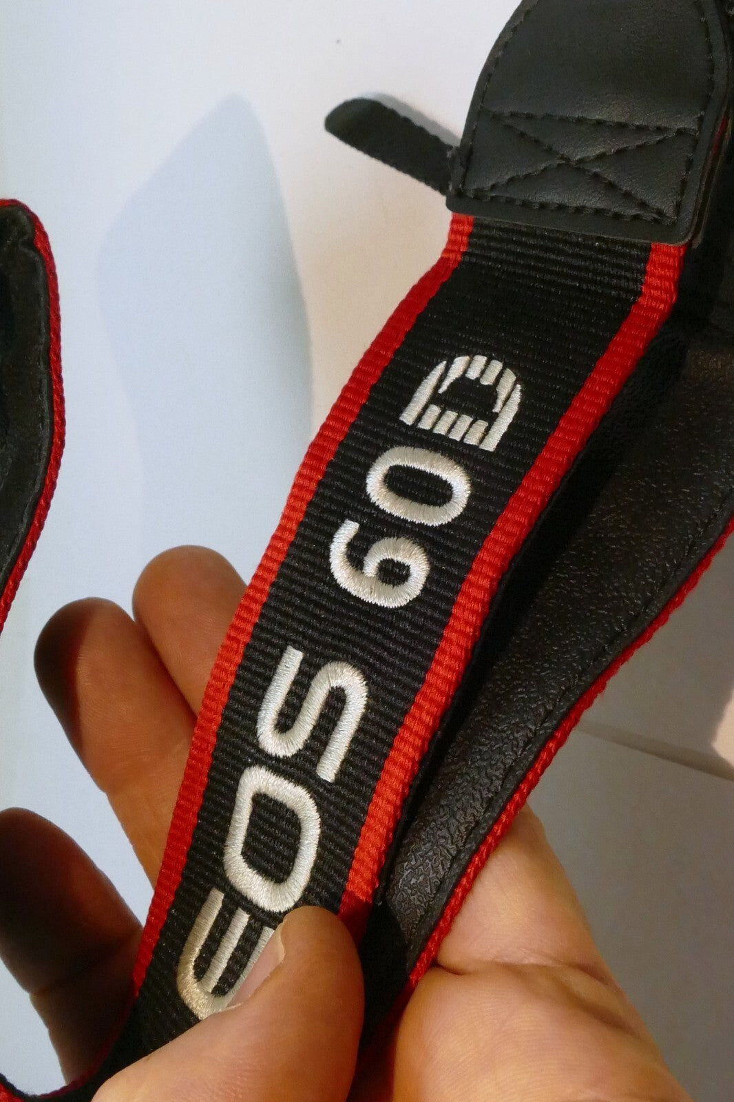 Canon EOS 60D Camera Neck Shoulder Strap Canvas Black/Red - Genuine OEM