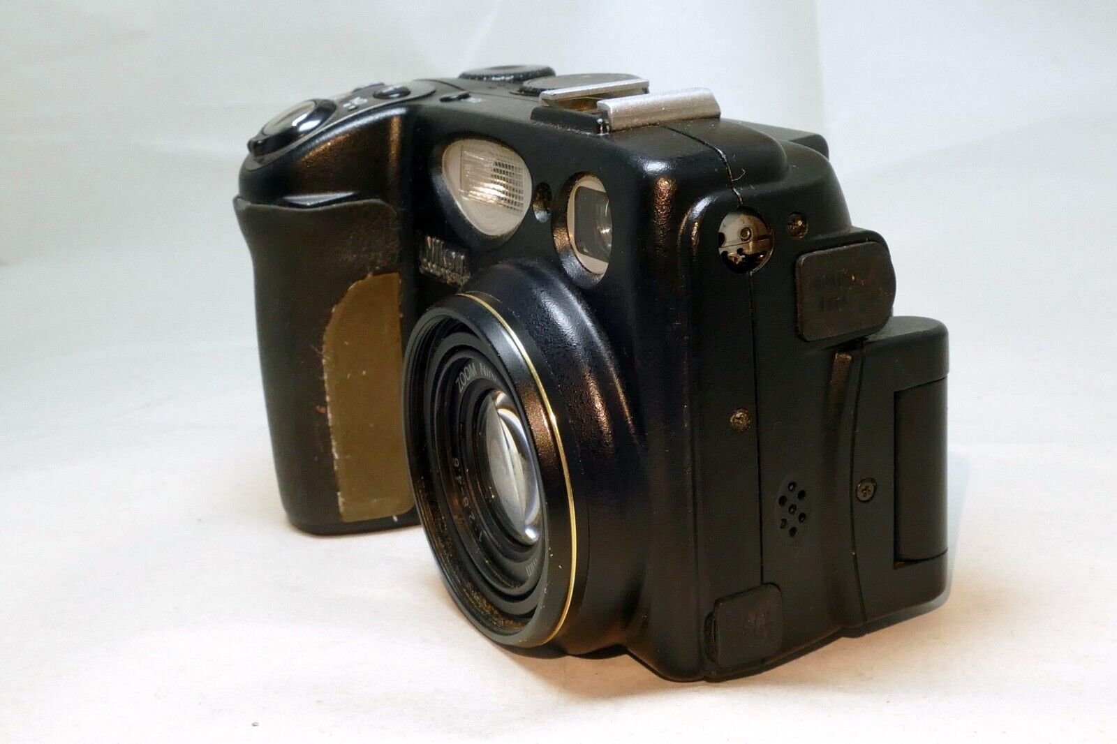 Nikon COOLPIX 5400 Digital 5.1MP Digital Camera Battery Included U284