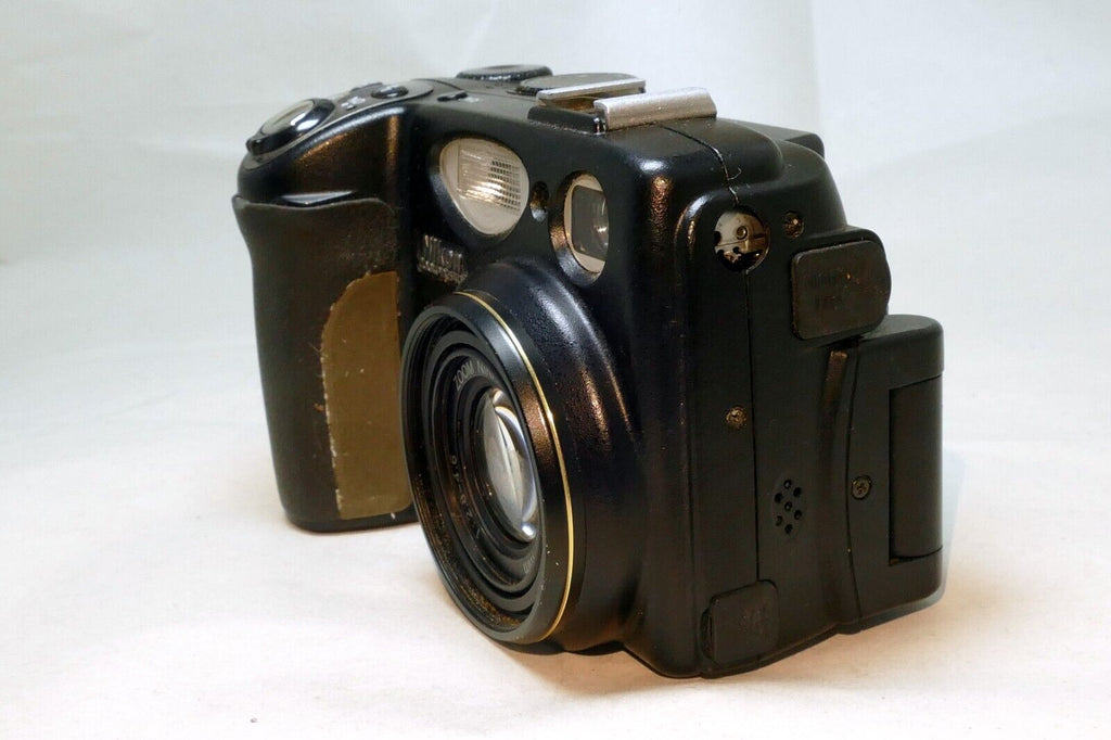 Nikon COOLPIX 5400 Digital 5.1MP Digital Camera Battery Included U284