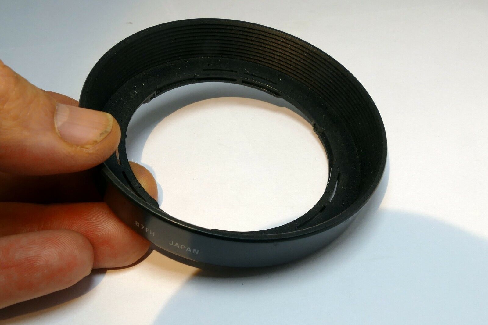 Tamron B7FH plastic Lens Hood Japan for 24-70mm f3.3-5.6 AF zoom 62mm rim