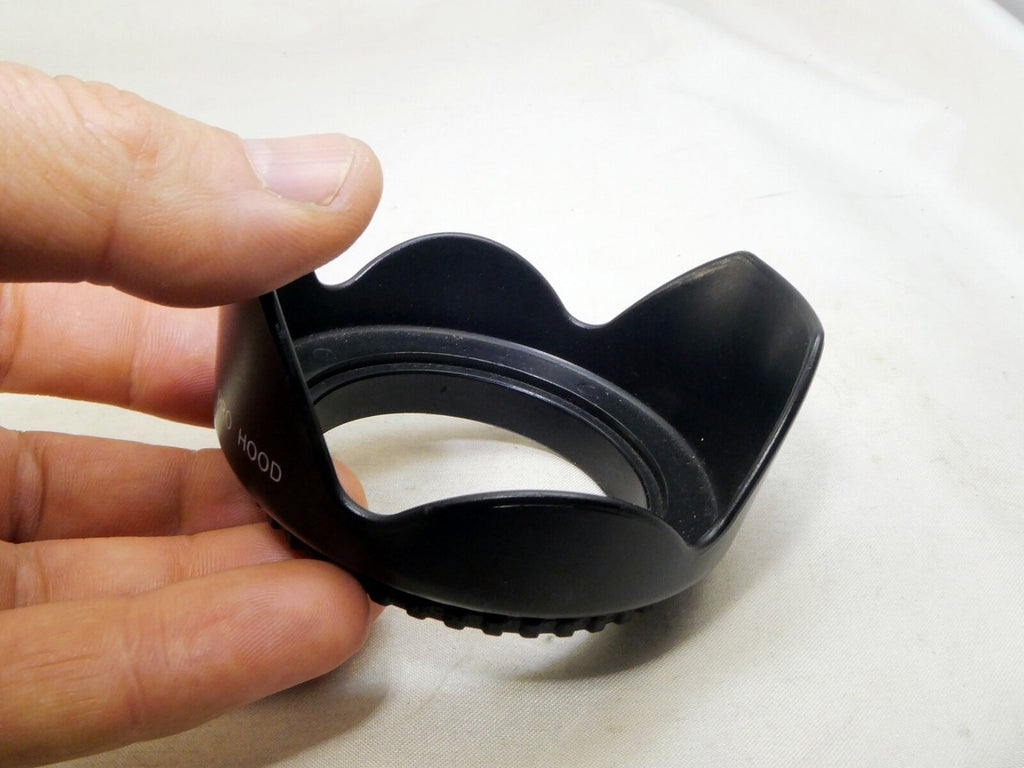58mm Petal shaped Lens Hood screw on type for  18-55mm IS lenses