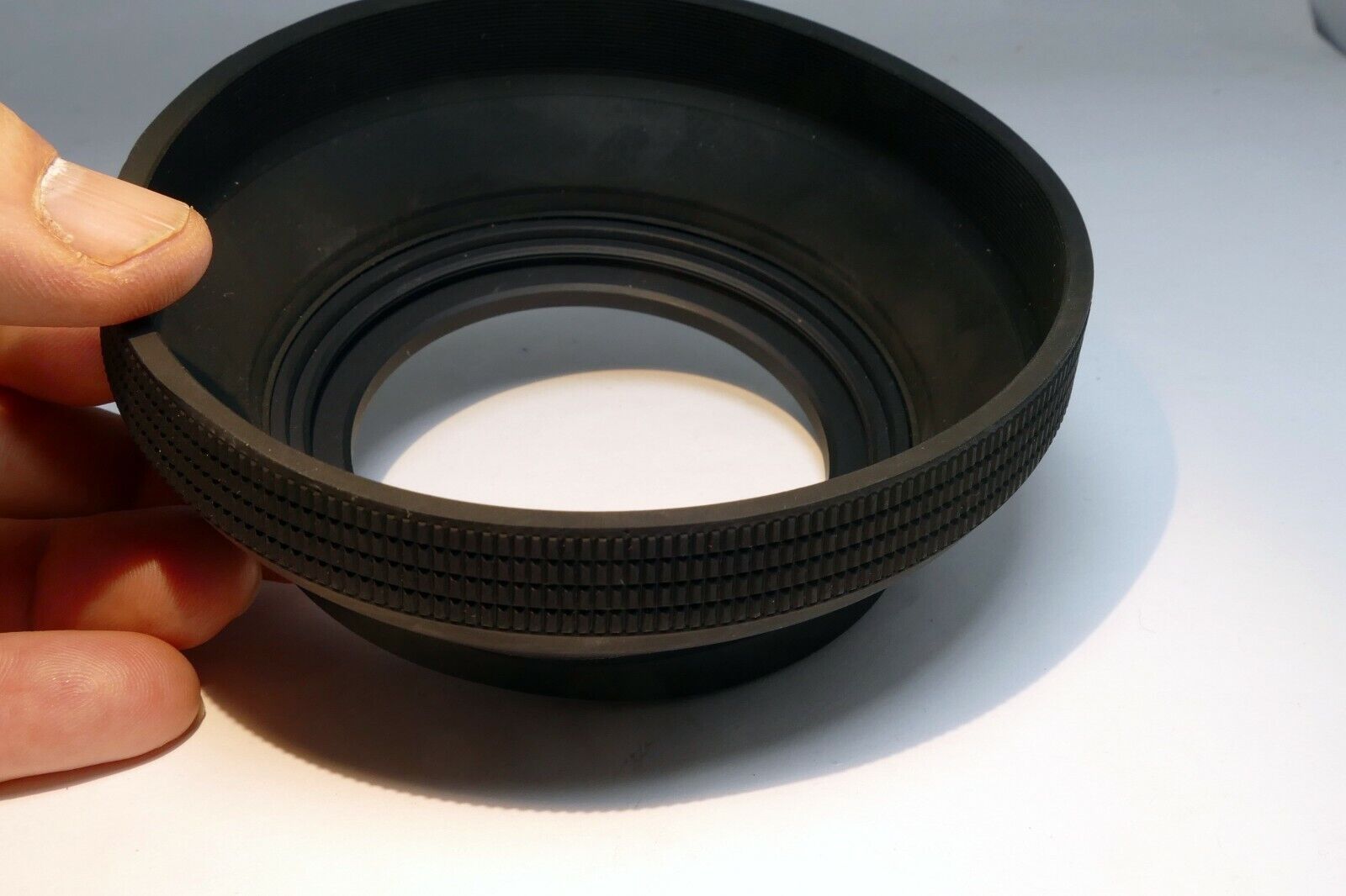 68.5mm rubber Lens Hood Shade screw in (unusual size) 69 mm