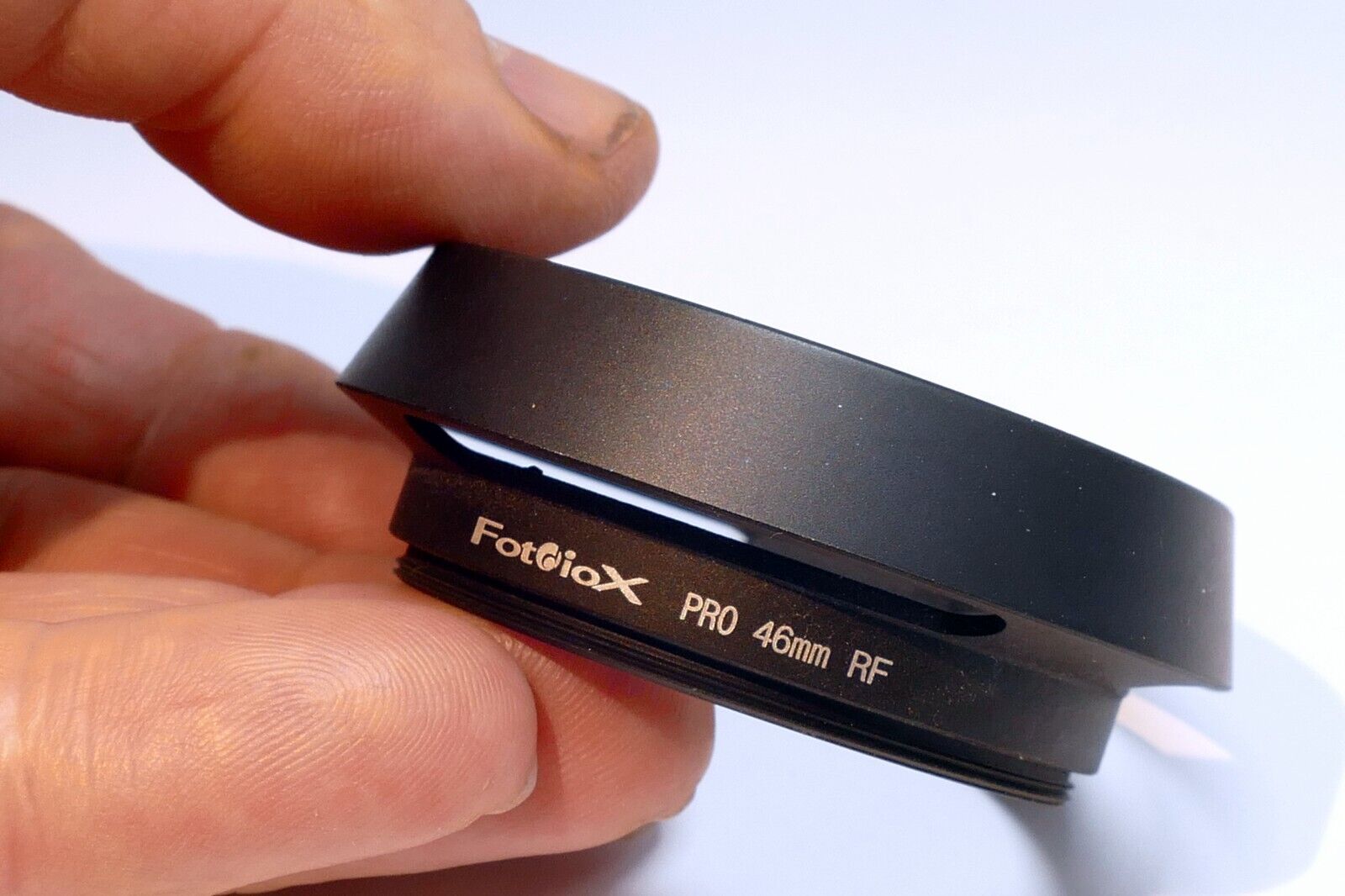 46mm Metal lens hood shade vented threaded screw in type for 5cm